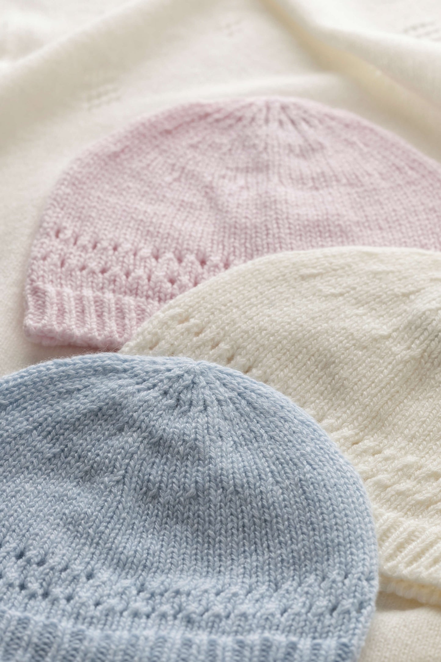 Johnstons of Elgin Baby Handknits Ecru Hand Knitted Cashmere Baby Beanie JA000132SA0132ONE
