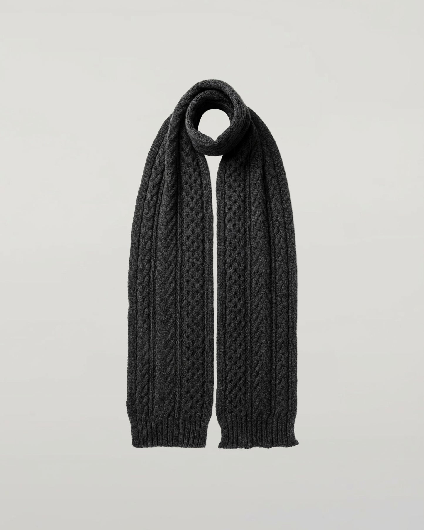 Johnstons of Elgin AW24 Knitted Accessory Charcoal SFA Aran Cable Cashmere Scarf HAC03406HA7165ONE