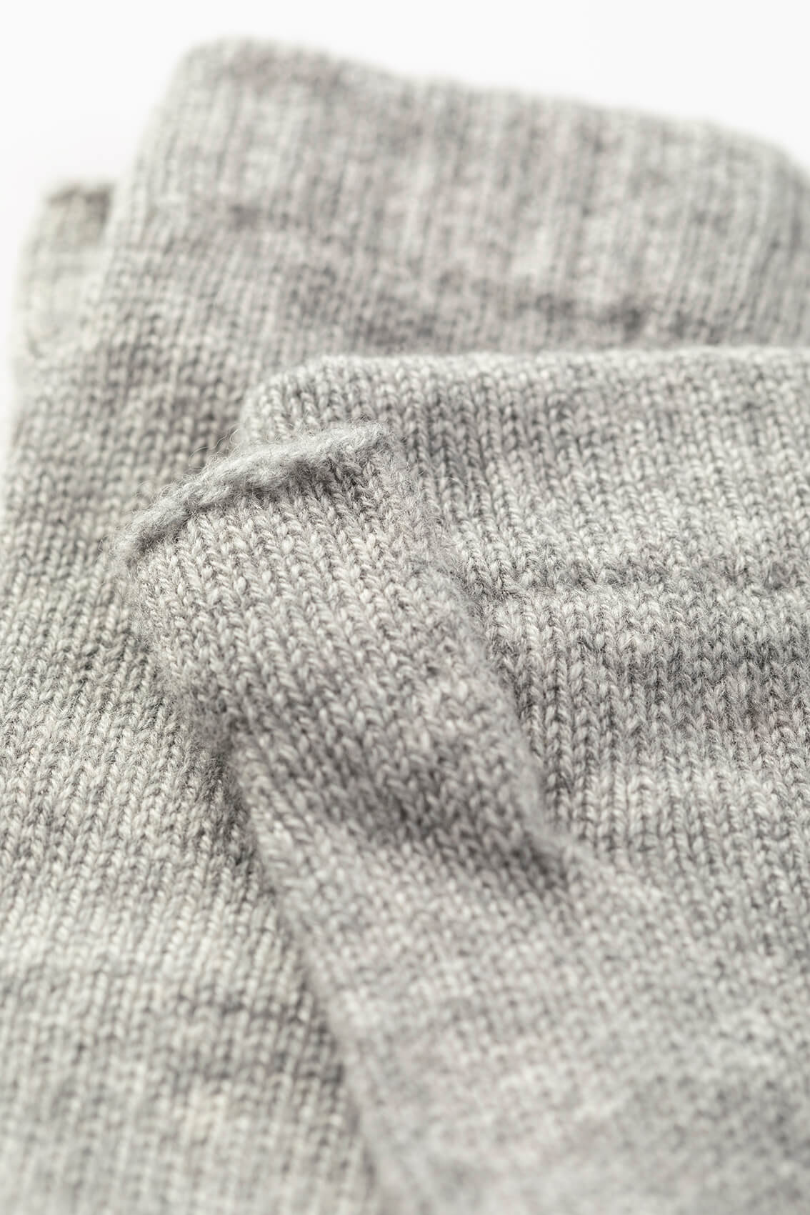 Johnstons of Elgin AW24 Knitted Accessory Light Grey Cashmere Wrist Warmers HAD03215HA0308ONE