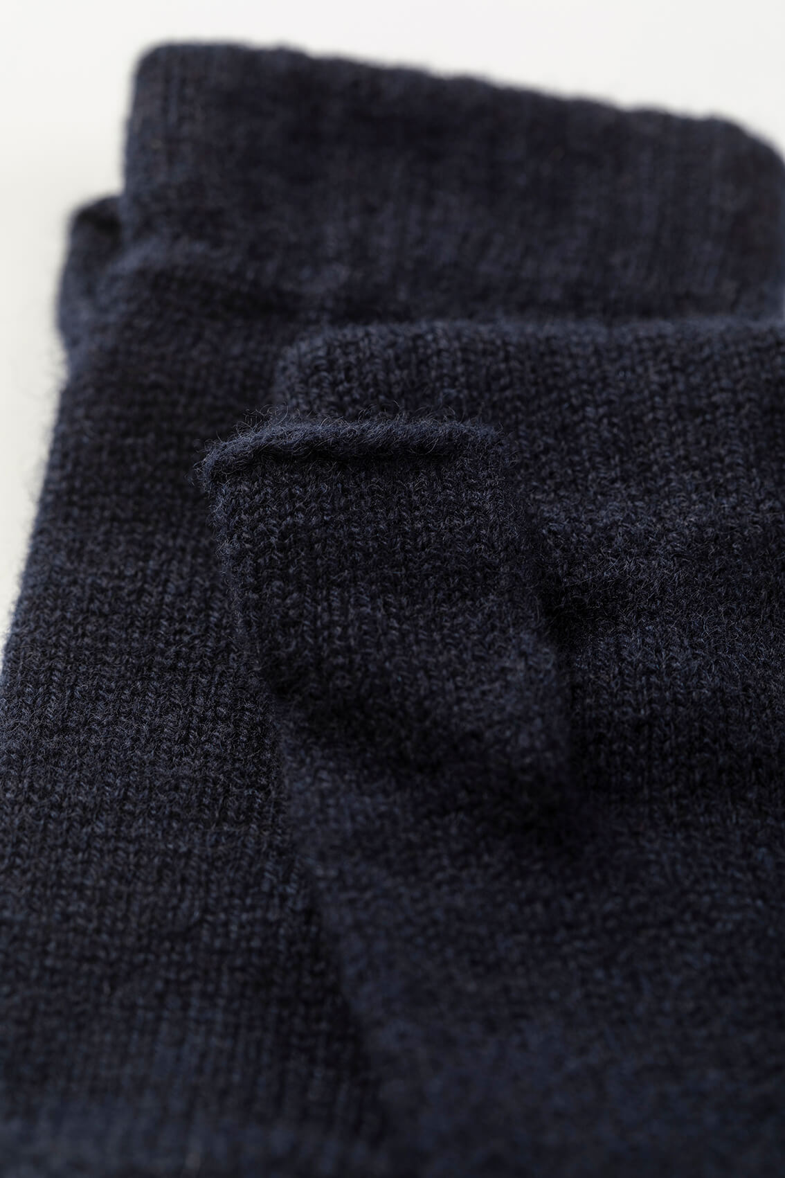 Johnstons of Elgin AW25 Knitted Accessories Dark Navy Navy Cashmere Wrist Warmers HAD03215SD7286ONE