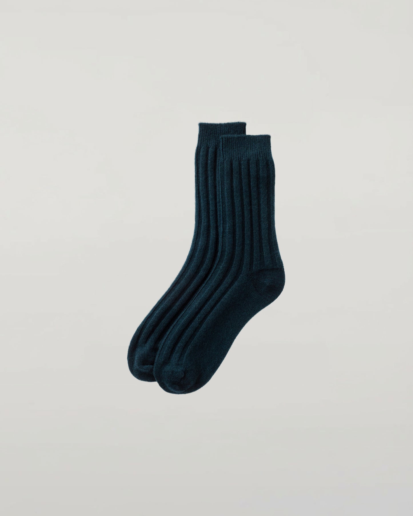 Johnstons of Elgin AW25 Knitted Accessories Bottle Green Men's Green Cashmere Lounge Socks HAG02814SC7341ONE