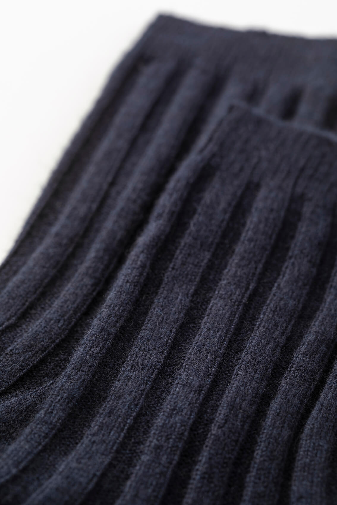 Johnstons of Elgin Men's Cashmere Bed Sock in Navy Blue HAG02814SD7286