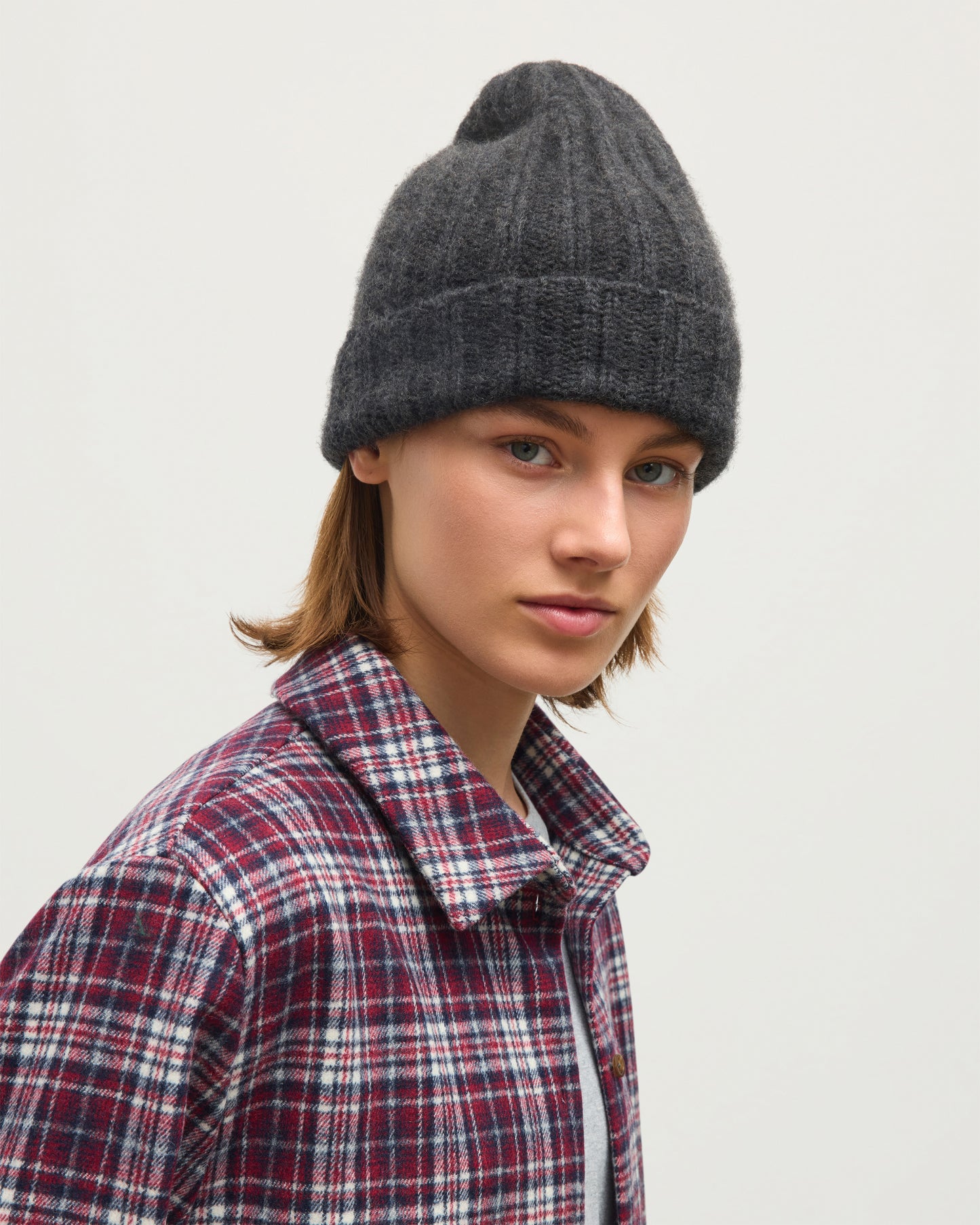 JOHNSTONS OF ELGIN BRUSHED CASHMERE SILK FLAT RIB PEAK TOP BYRNE BEANIE DARK GREY 74% CASHMERE, 26% SILK HBC01179HA7232ONE