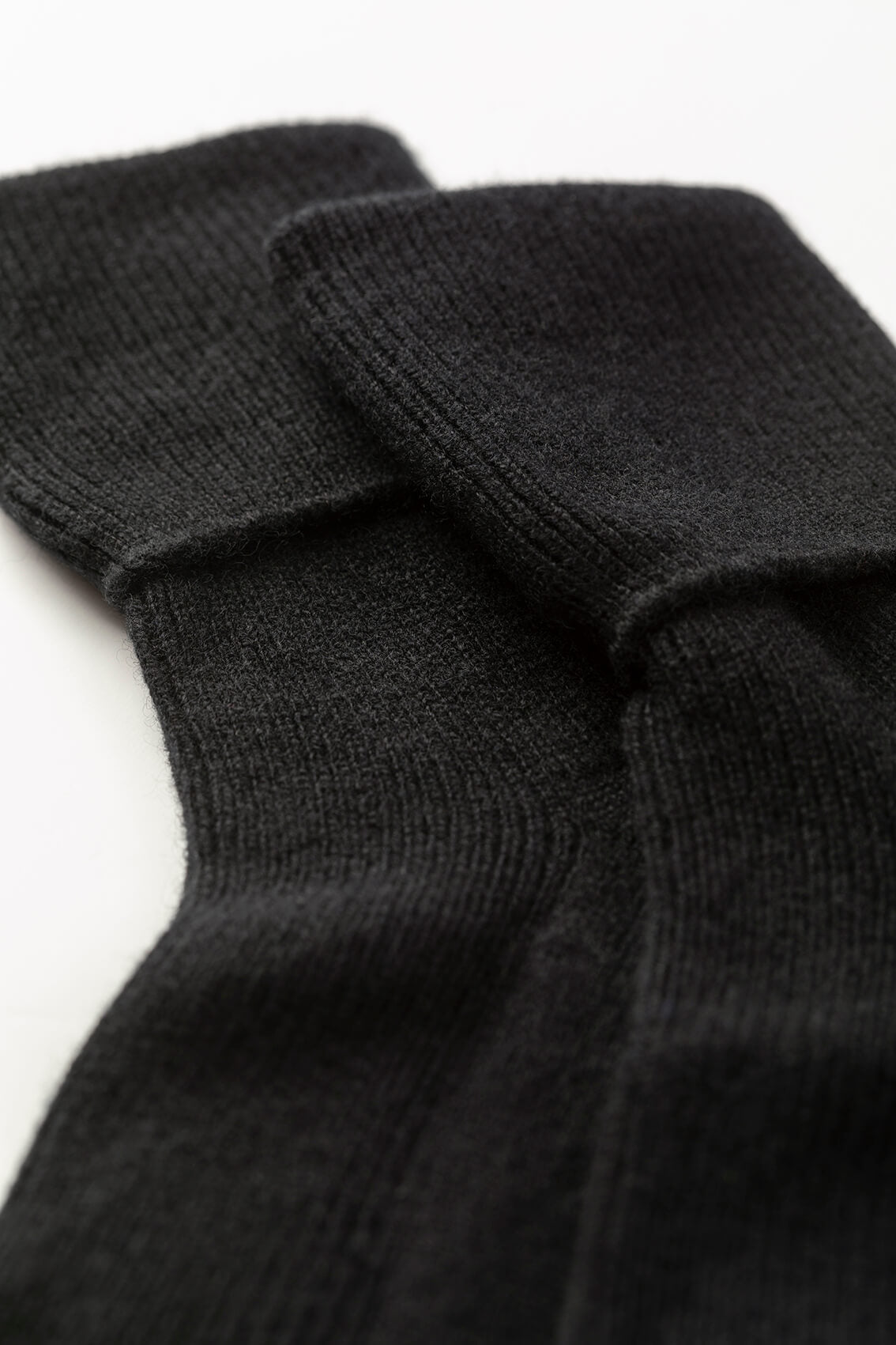 Johnstons of Elgin Knitted Accessories Black Women's Black Cashmere Socks HBN00007SA0900ONE