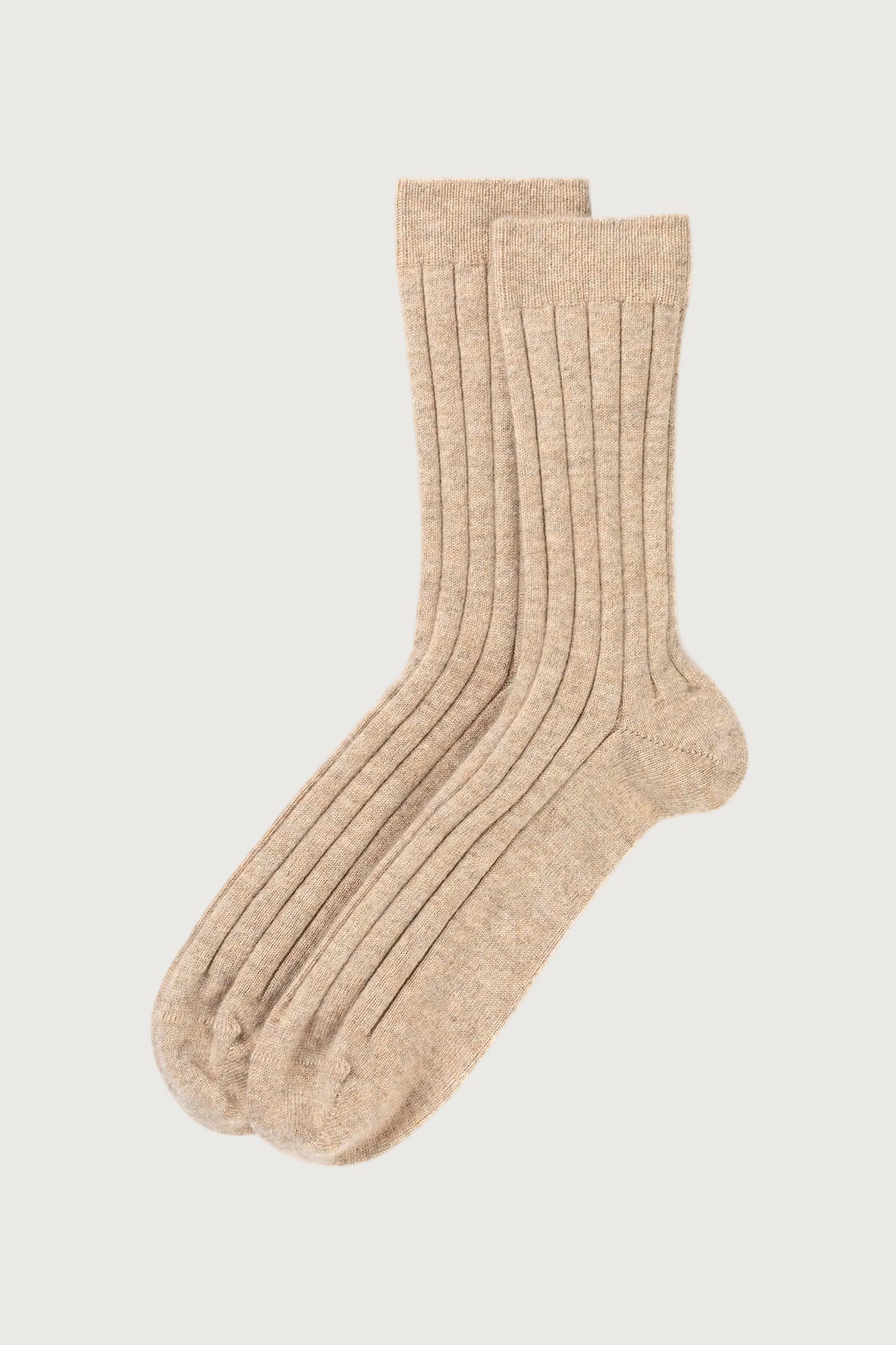 Johnstons of Elgin’s Oatmeal Men's Cashmere Ribbed Socks on a white background HBN01009HB0210