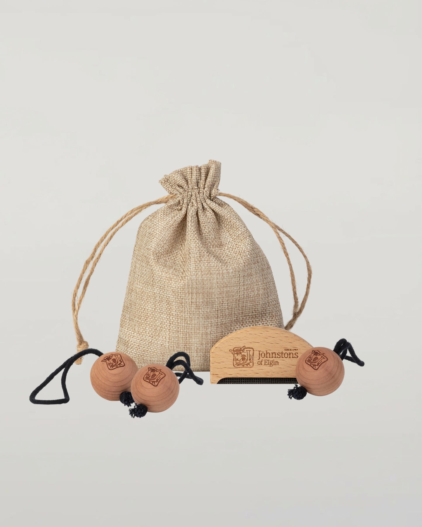 How to help with pilling. Johnstons of Elgin De-Pilling Comb & 3 X Cedar Wood Balls on white background 710160000
