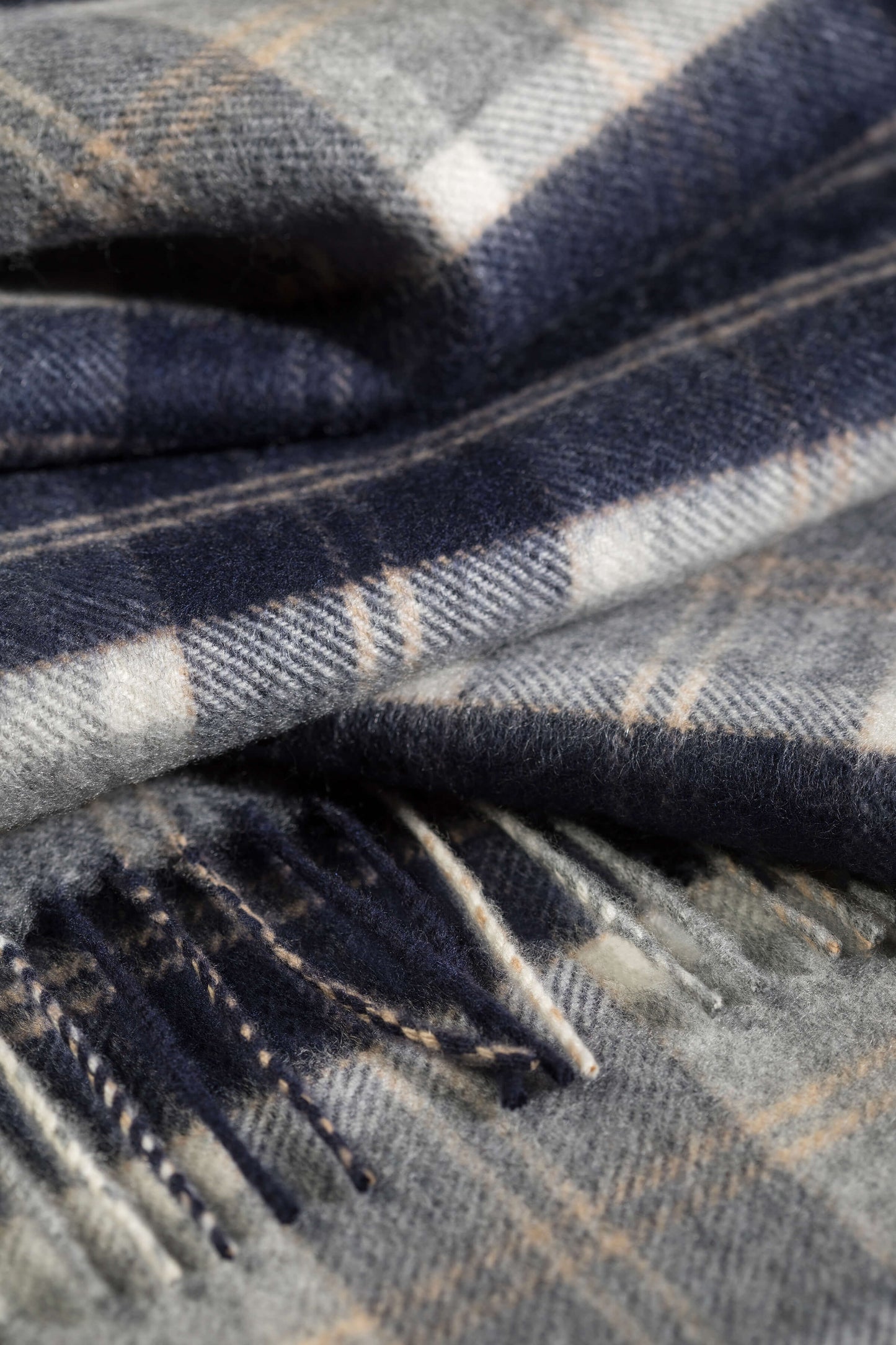 Johnstons of Elgin Tartan Oversized Cashmere Scarf in Silver Bannockbane on a white background WA000057KU0499N/A