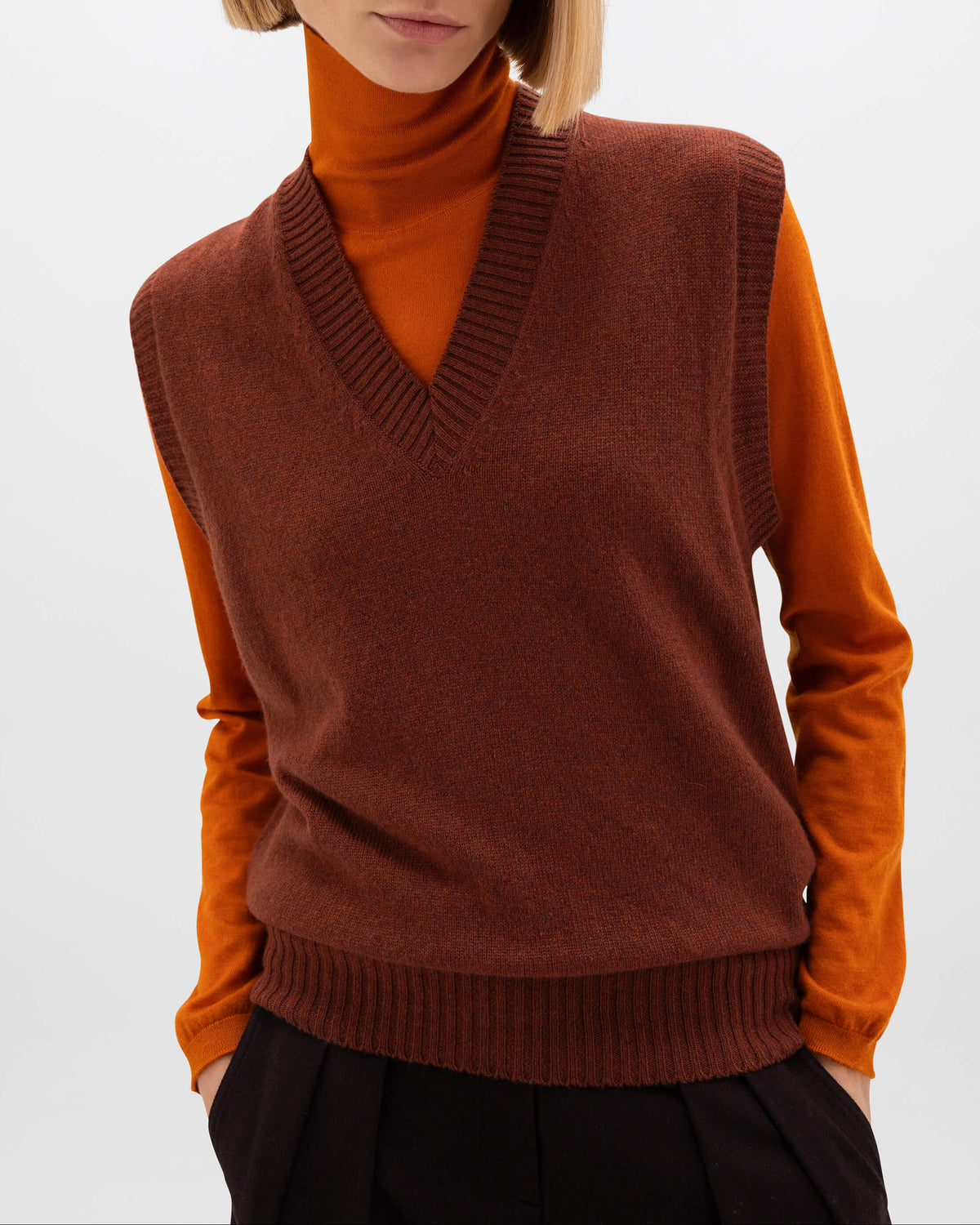Johnstons of Elgin AW24 Women's Knitwear Russet Gauzy Cashmere Tank KAA05278HE7051