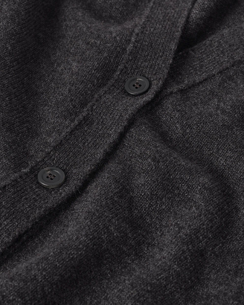 Model wearing Johnstons of Elgin AW25 Women's Knitwear Charcoal Boyfriend-Fit Grey Cashmere Cardigan close up KAA05560HA7165