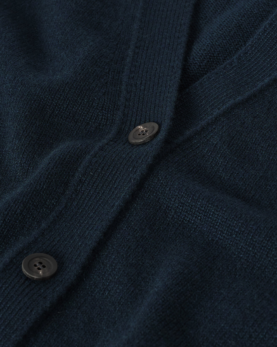 Johnstons of Elgin Women's Knitwear Bottle Green Boyfriend-Fit Green Cashmere Cardigan close up KAA05560SC7341