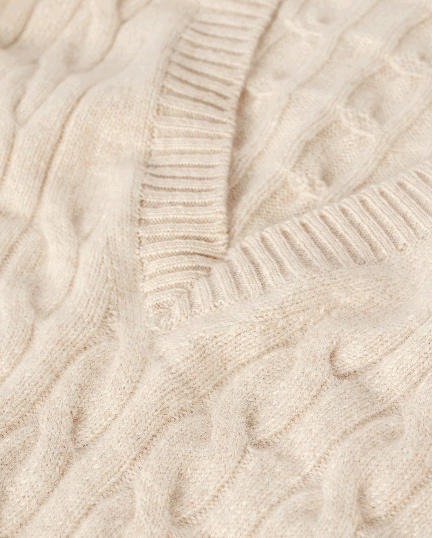 JOHNSTONS OF ELGIN WOMENS KYLESKU DEEP VEE SWEATER CREAM 100% CASHMERE KAA05728HA0396