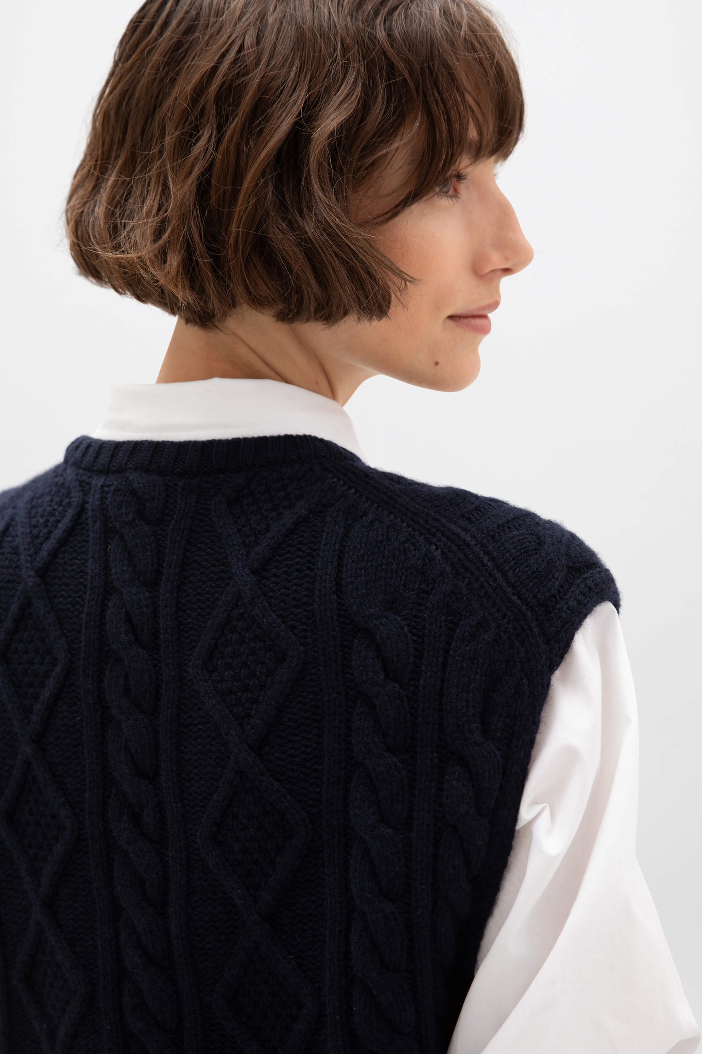 Johnstons of Elgin AW24 Women's Knitwear Dark Navy Aran Cable Oversize Cashmere Tank KAC05321SD7286