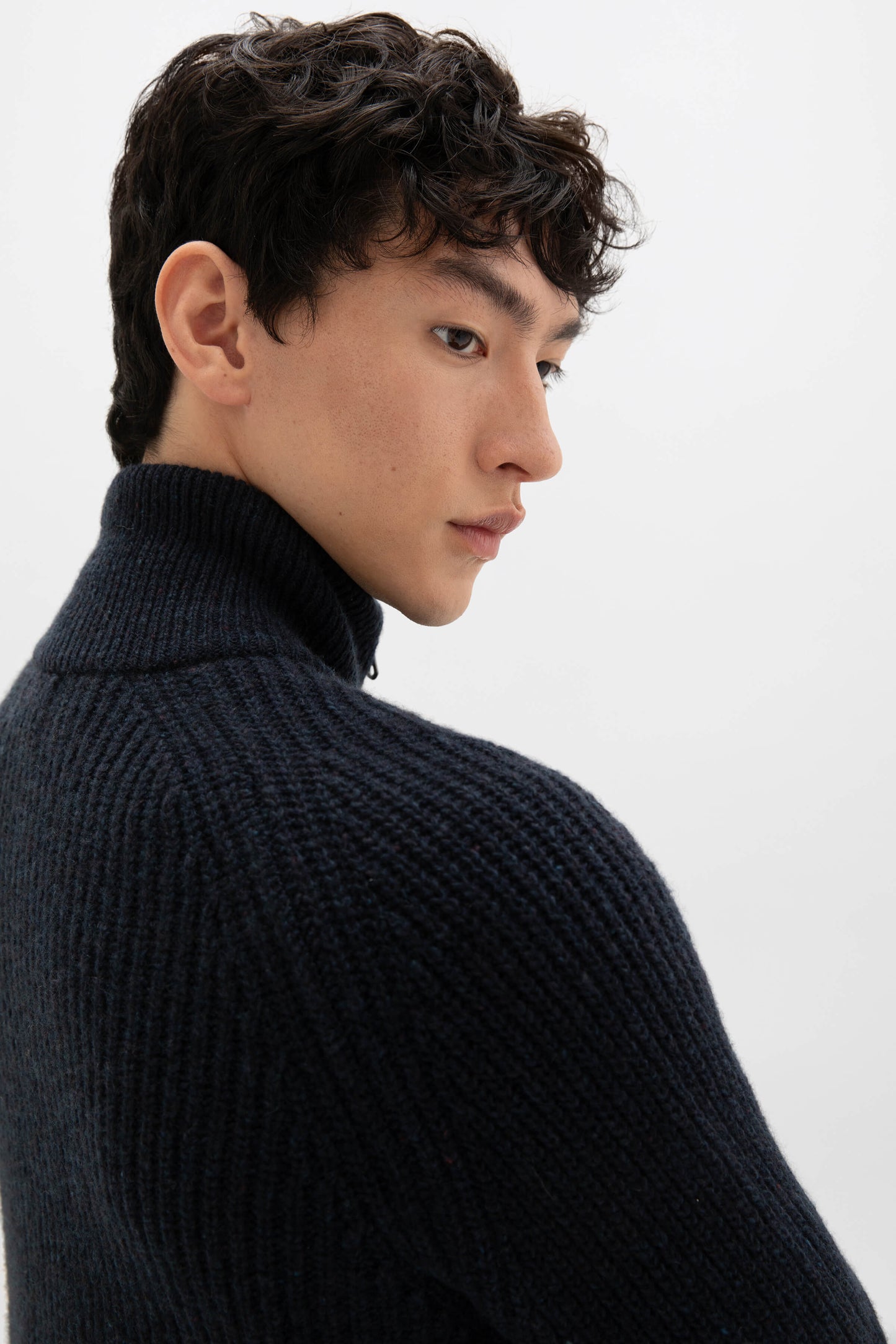 Johnstons of Elgin AW24 Men's Knitwear Dark Navy Donegal Ribbed Zip Cardigan KAC05335004880