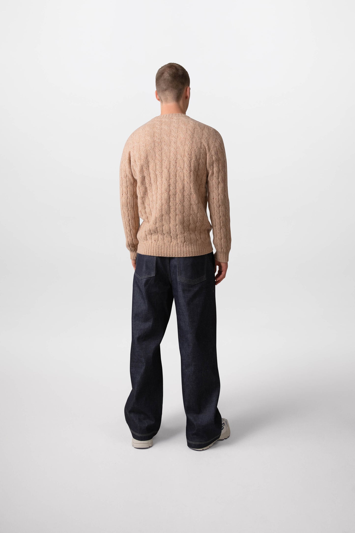 Johnstons of Elgin Men's Knitwear Camel Donegal Cashmere Cable Jumper KAI05110004507