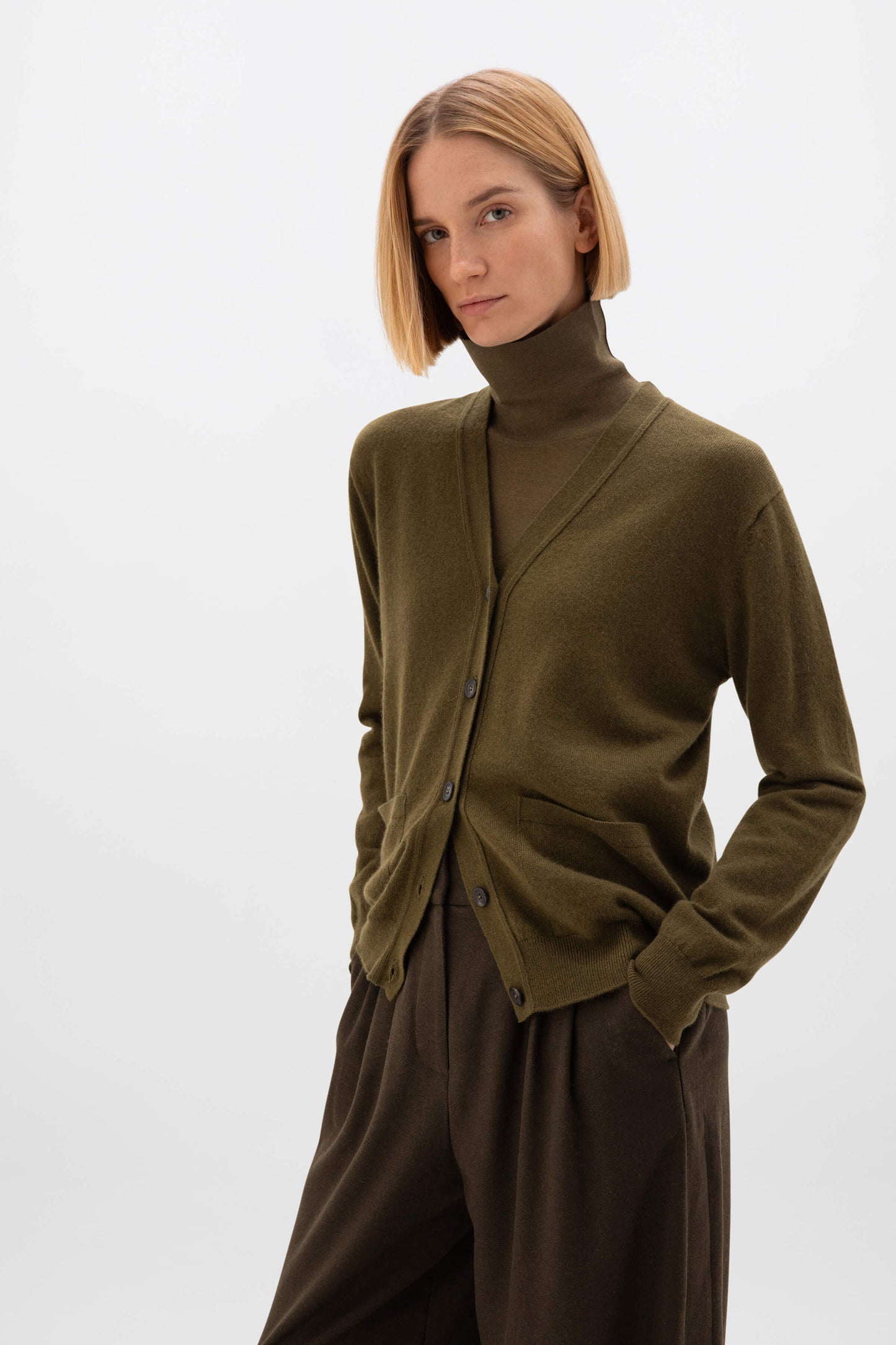 Johnstons of Elgin AW24 Women's Knitwear Olive Cashmere Boyfriend Cardigan KAI05141SC4573