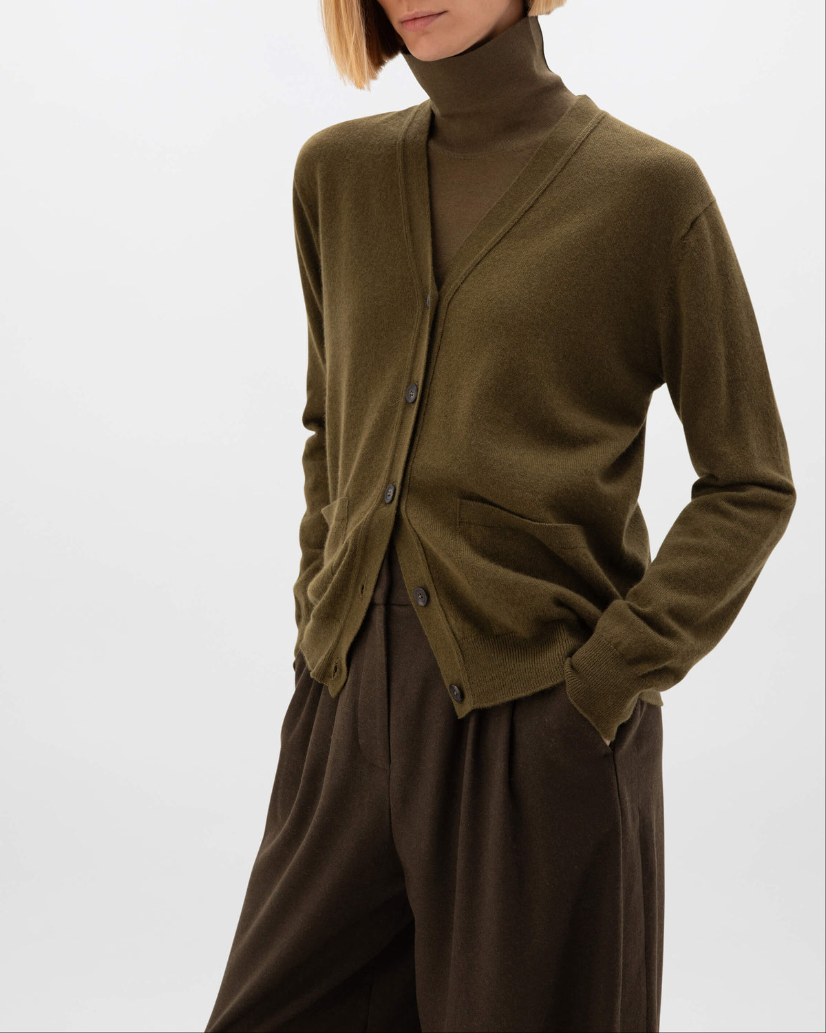 Johnstons of Elgin AW24 Women's Knitwear Olive Cashmere Boyfriend Cardigan KAI05141SC4573
