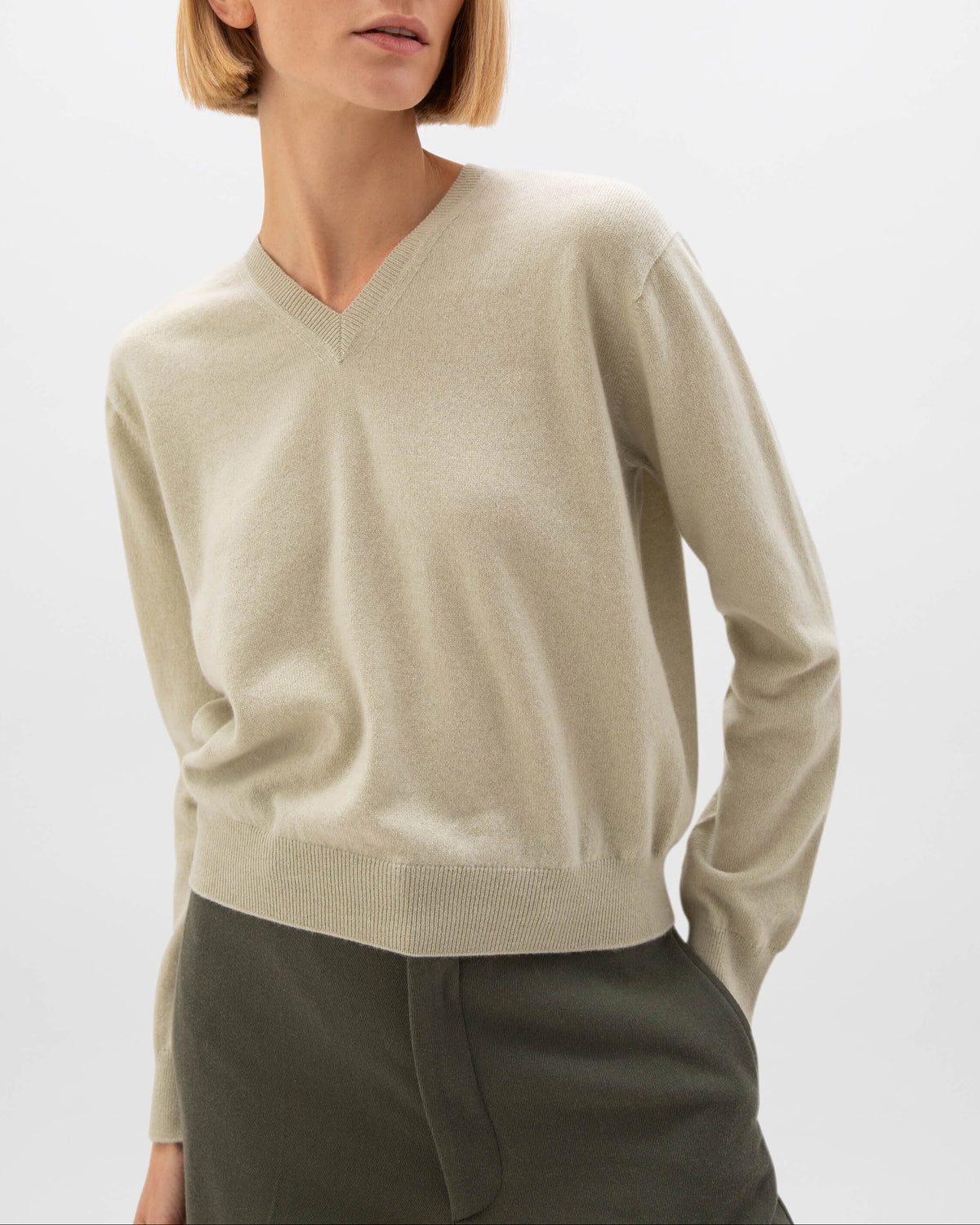 Johnstons of Elgin AW24 Women's Knitwear Lichen Cropped Cashmere V Neck KAI05143SC0158