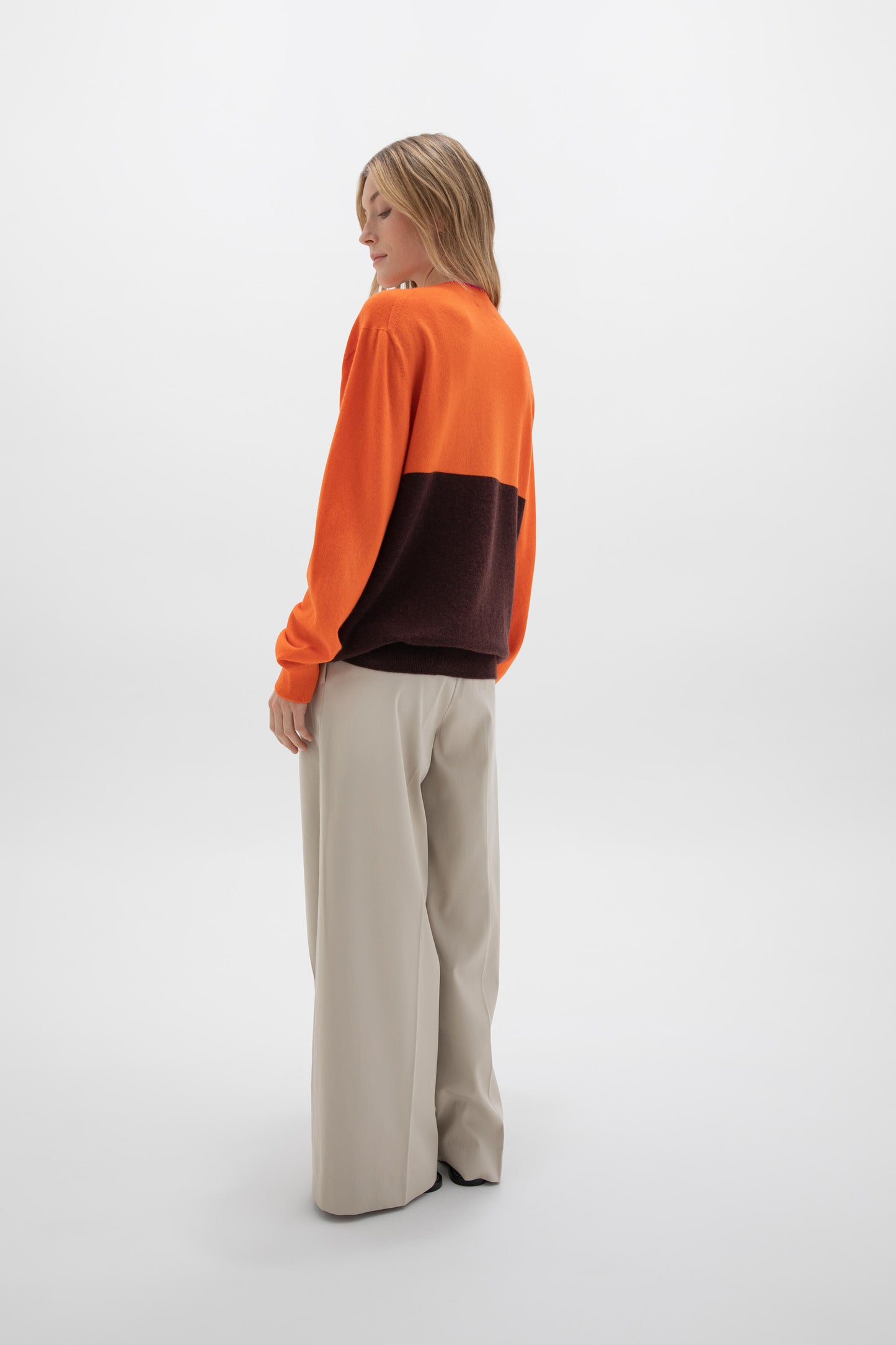 Johnstons of Elgin SS24 Unisex Knitwear Malt Brown & Firethorn Orange Unisex Colour Block Cashmere Sweater KAI05232Q24293