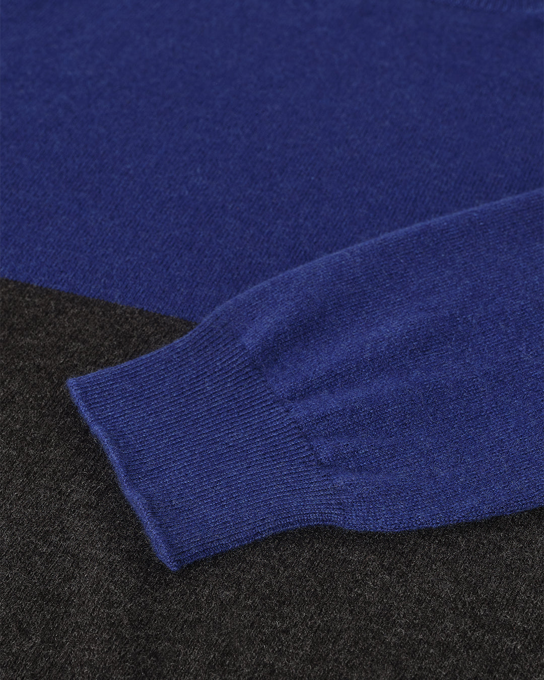 JOHNSTONS OF ELGIN MENS SHADED CREW SWEATER GREY 100% CASHMERE KAI05232Q25945