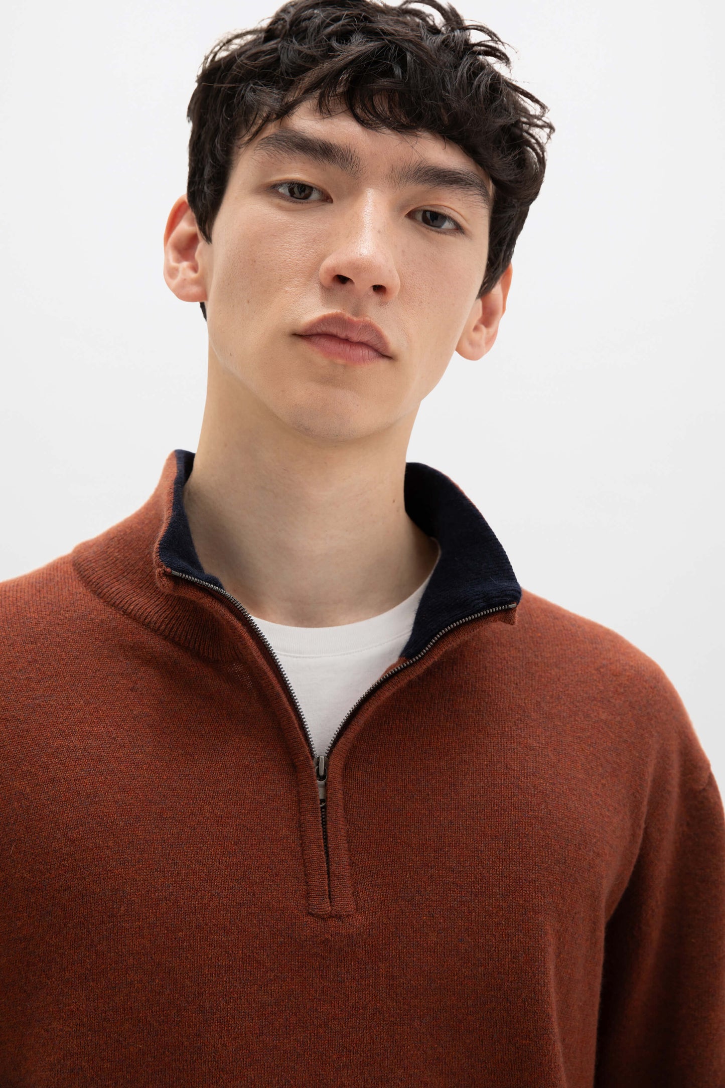 Johnstons of Elgin AW24 Men's Knitwear Russet & Dark Navy Contrast Trim Cashmere Zip Neck KAI05233Q24531