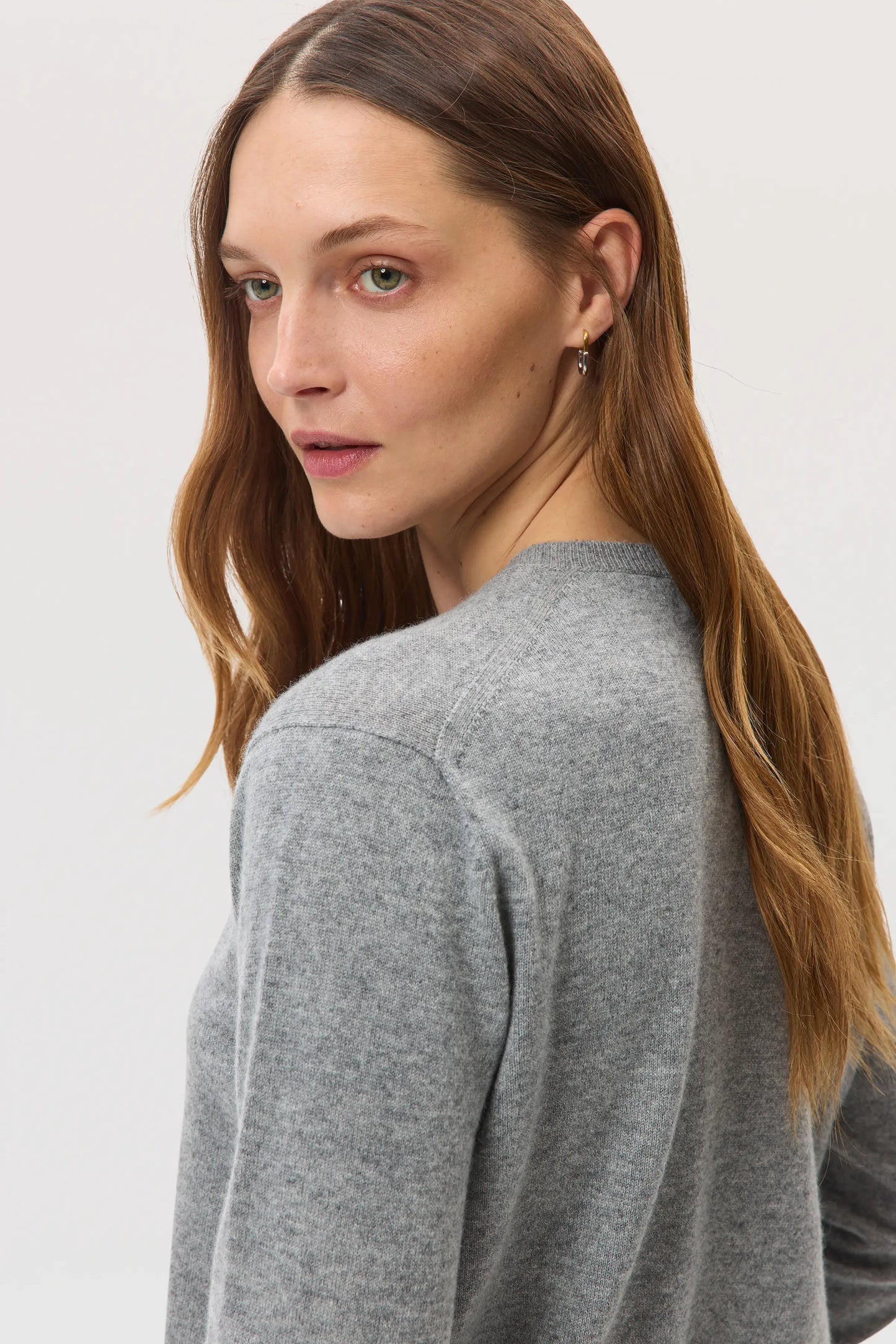 Model wears Johnstons of Elgin SS25 Women's Knitwear Light Grey Classic Cashmere Cardigan on a white background KAI05274HA0308