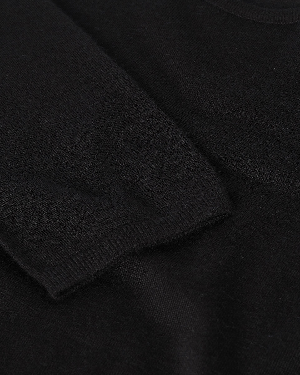 Johnstons of Elgin AW25 Women's Knitwear Black Superfine Cashmere Black Jumper Close Up KAI05318SA7146