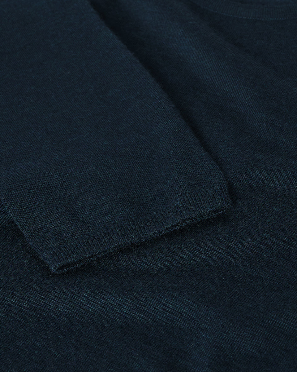 Johnstons of Elgin AW25 Women's Knitwear Bottle Green Superfine Cashmere Green Jumper neckline detail KAI05318SC7344