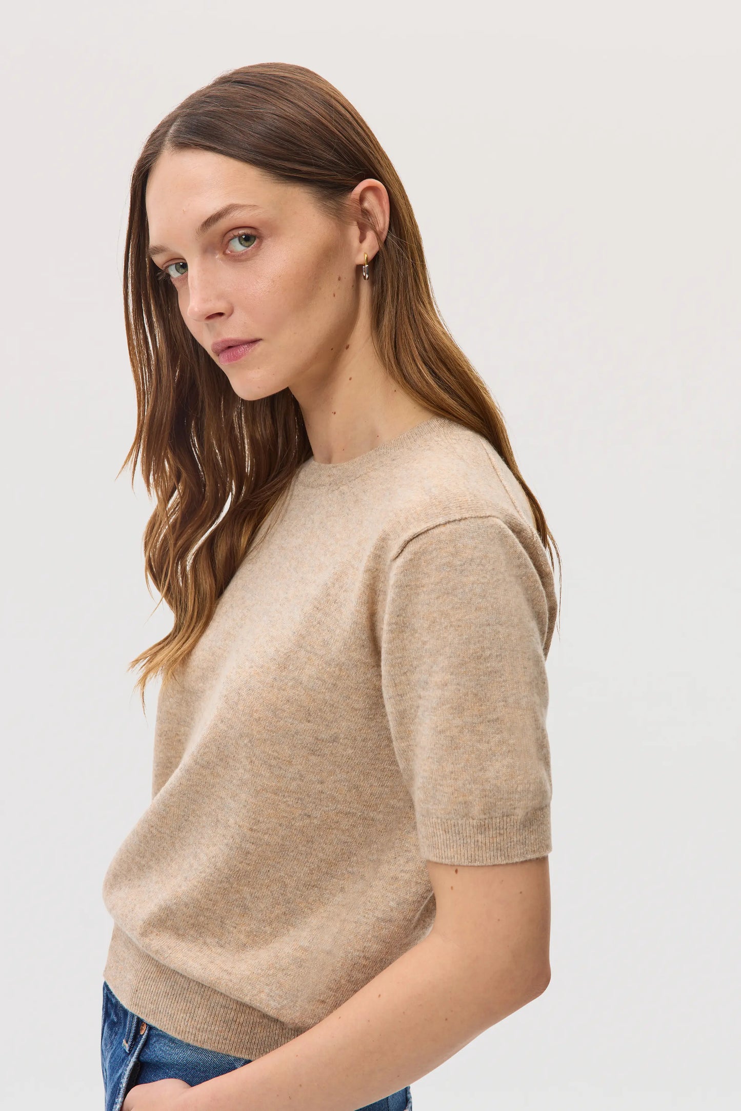 Model wearing Johnstons of Elgin SS25 Women's Knitwear Oatmeal Classic Cashmere T-Shirt on a white background KAI05371HB0210