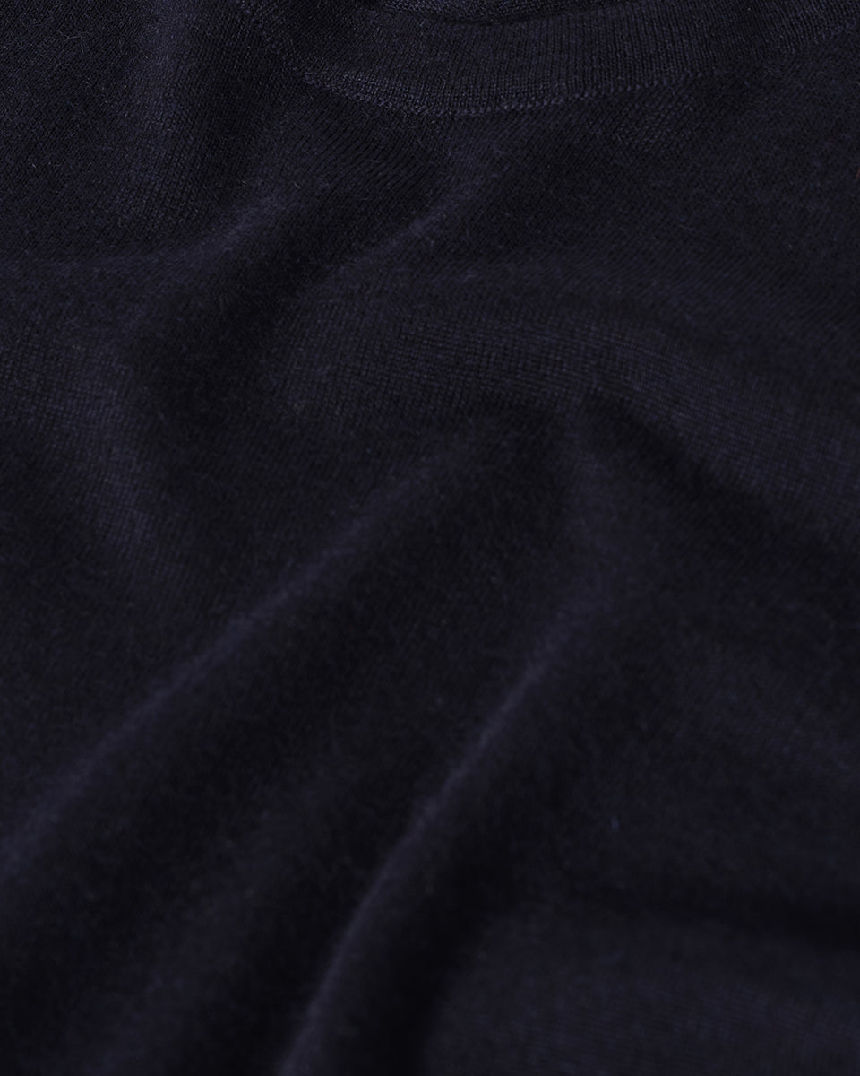 Johnstons of Elgin AW25 Men's Knitwear Dark Navy Navy Superfine Cashmere T-Shirt KAI05595SD7600