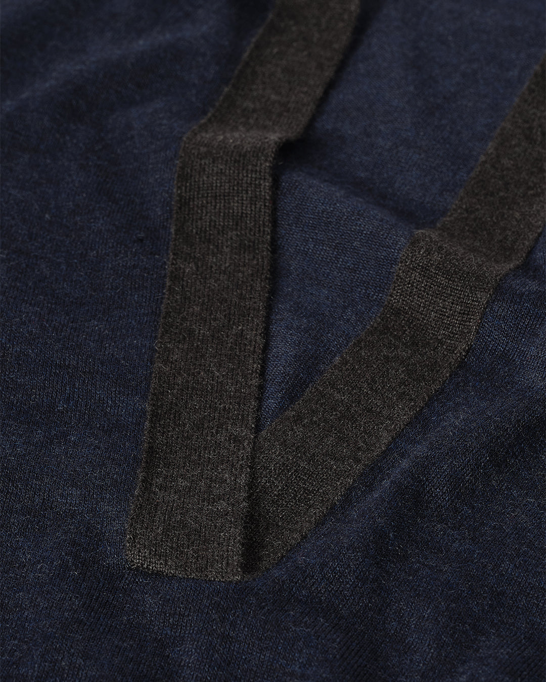 JOHNSTONS OF ELGIN WOMENS DEE SHIRT NAVY & GREY 100% SUPERFINE CASHMERE KAI05713Q25962