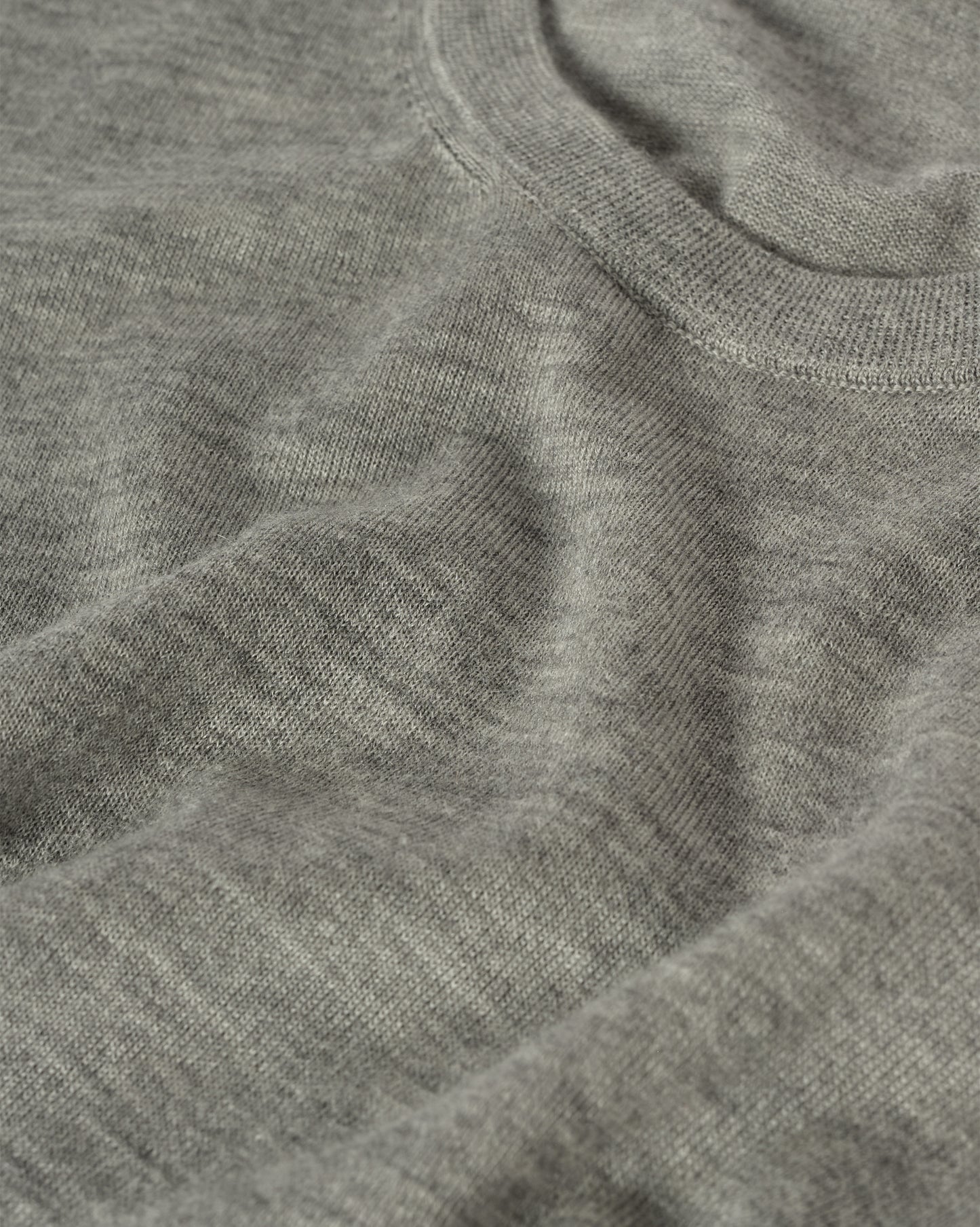 JOHNSTONS OF ELGIN MENS FIN SUPERFINE CREW GREY 100% SUPERFINE CASHMERE KAI05717HA4253