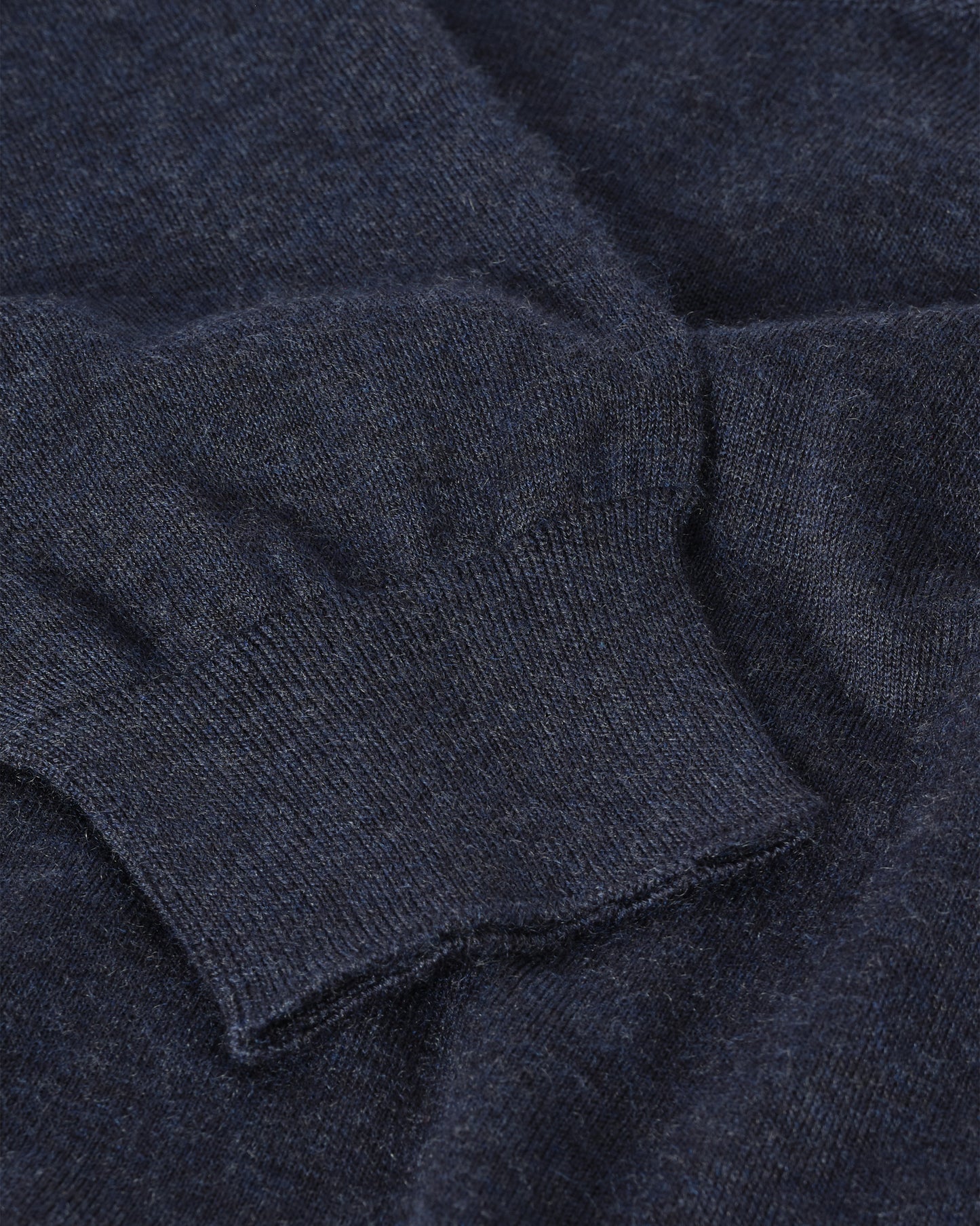 JOHNSTONS OF ELGIN MENS FIN SUPERFINE CREW NAVY 100% SUPERFINE CASHMERE KAI05717HD7350