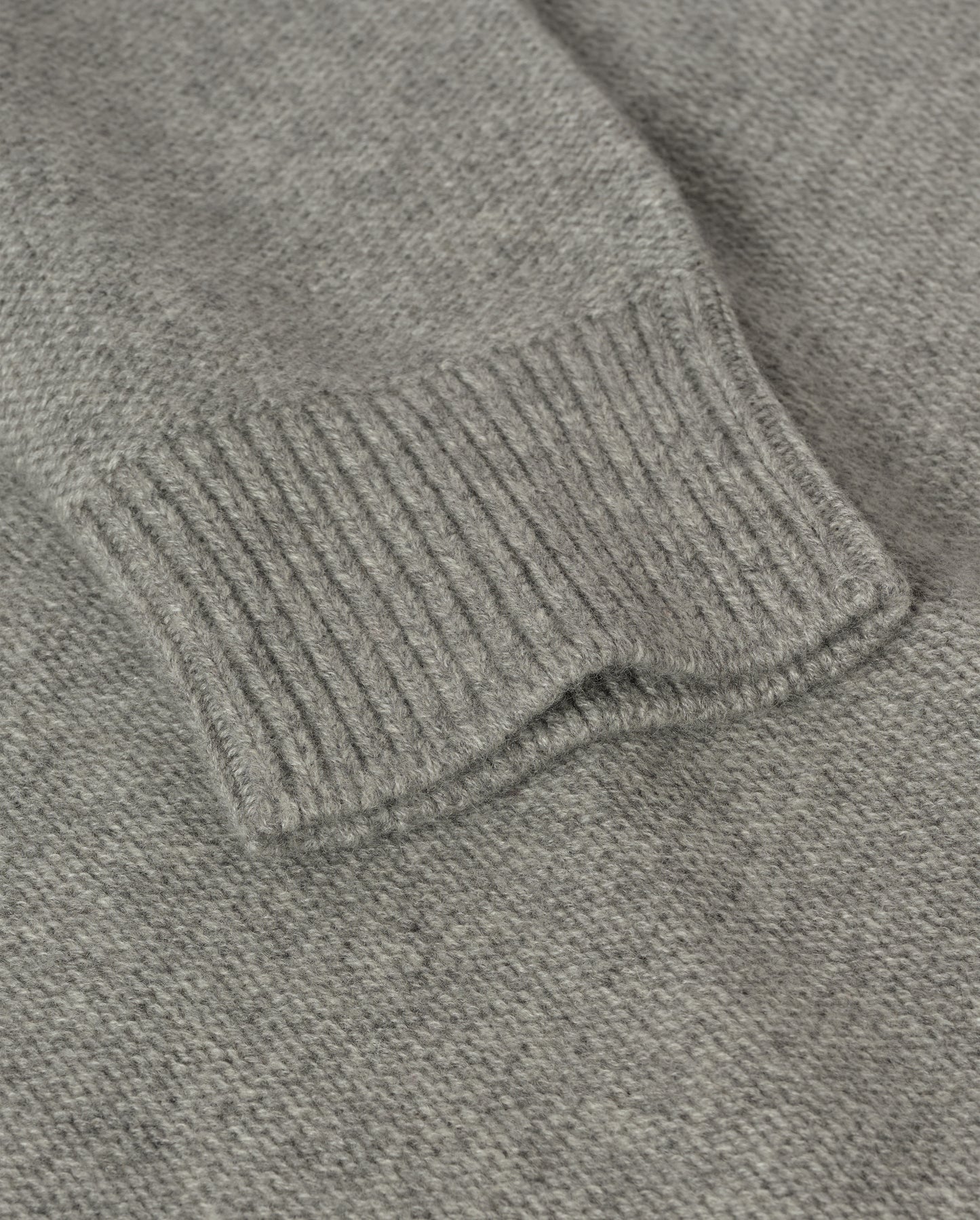 JOHNSTONS OF ELGIN MAGGIE CREW SWEATER CASHMERE REVERSE STITCH ROUND NECK SWEATER - 8 PLY GREY 100% CASHMERE KAI05990HA0400