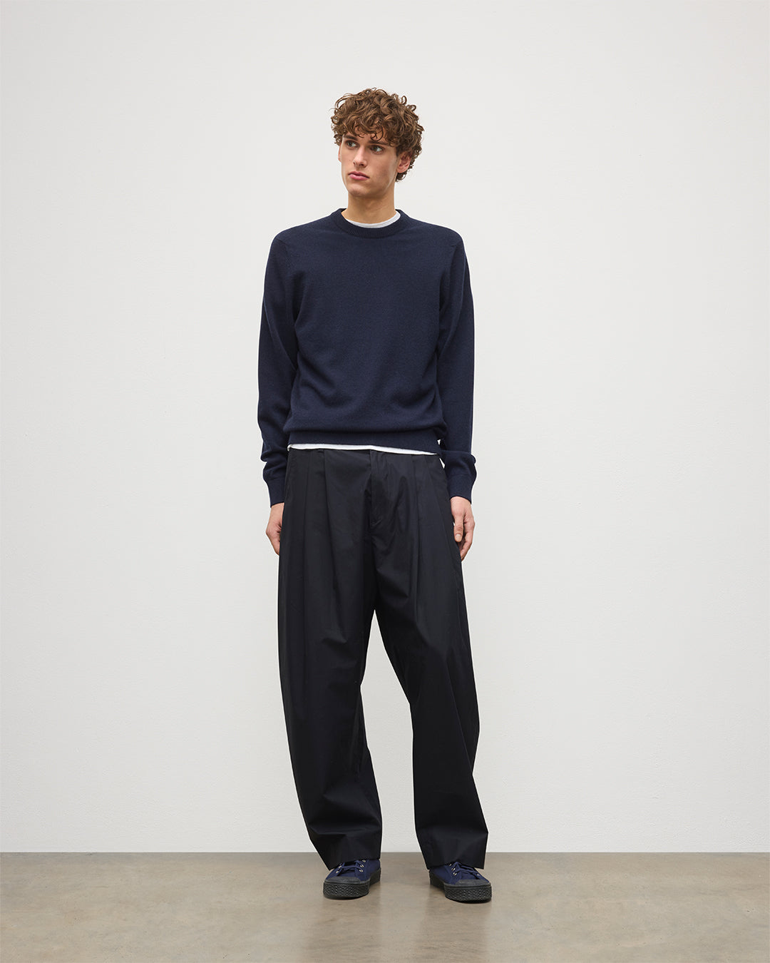 Classic Cashmere Navy Round Neck Jumper | Luxury Men's Knitwear