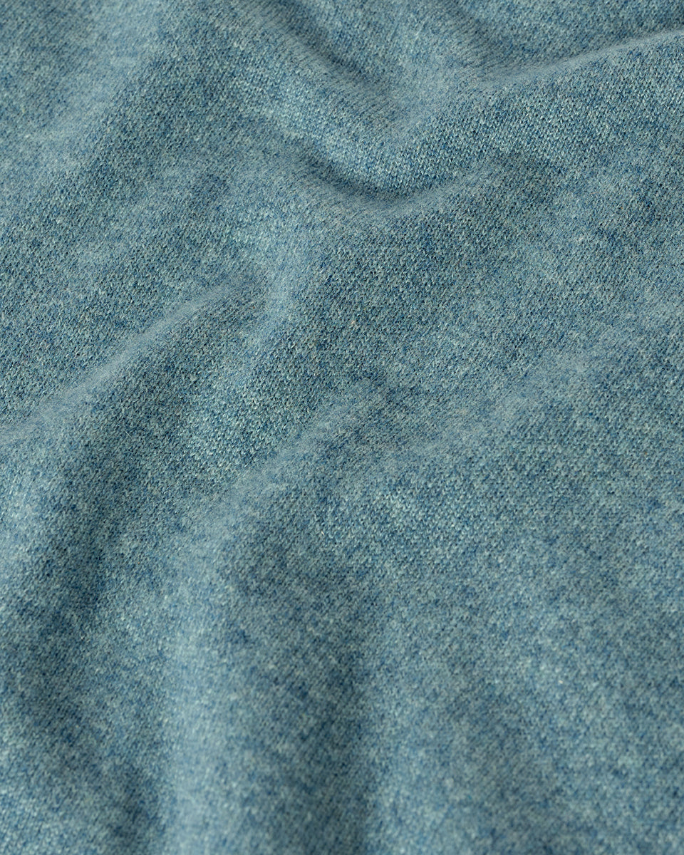 Johnstons of Elgin AW25 Women's Knitwear Seascape Classic Cashmere Green T-shirt Close Up KAP05574HC0038