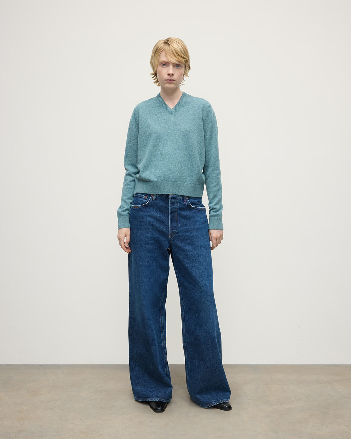 Women's Classic Green Cashmere V Neck Sweater – Johnstons of Elgin