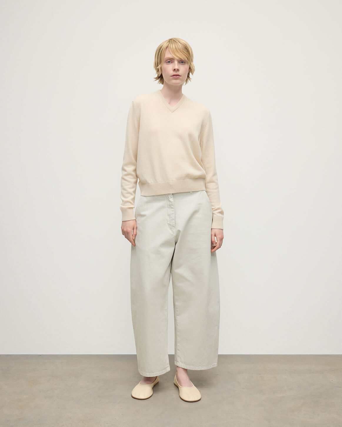 ウィメンズ クラシック カシミヤ Vネック｜Johnstons of Elgin