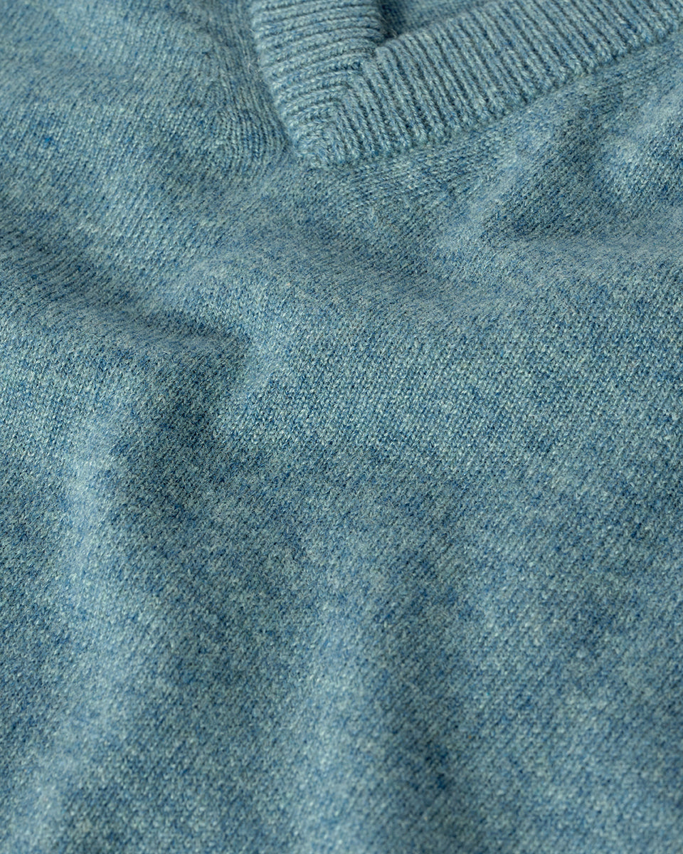 Johnstons of Elgin AW25 Men's Knitwear Seascape Classic Cashmere Green V Neck KAP05594HC0038