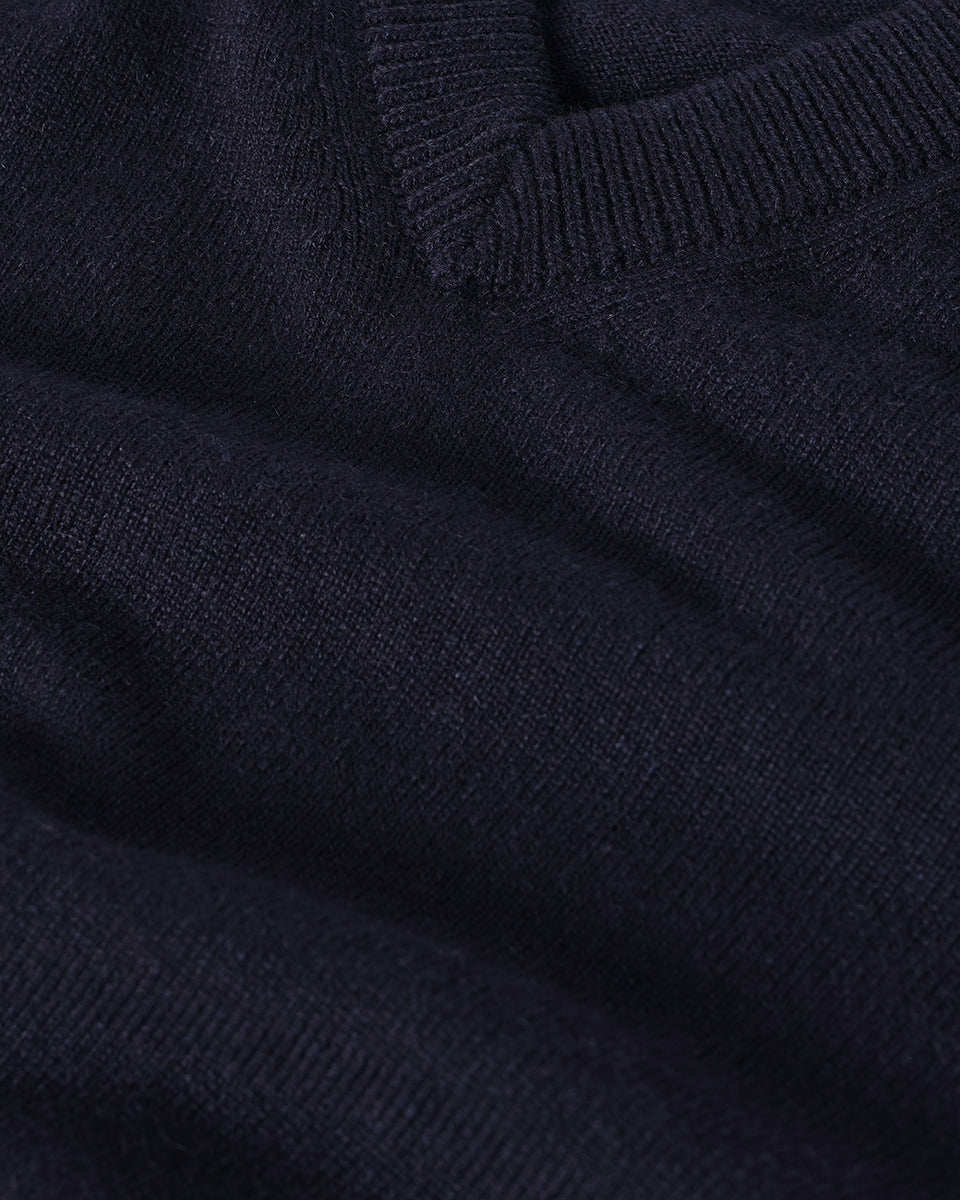 Johnstons of Elgin AW25 Men's Knitwear Dark Navy Classic Cashmere Navy V Neck KAP05594SD7666