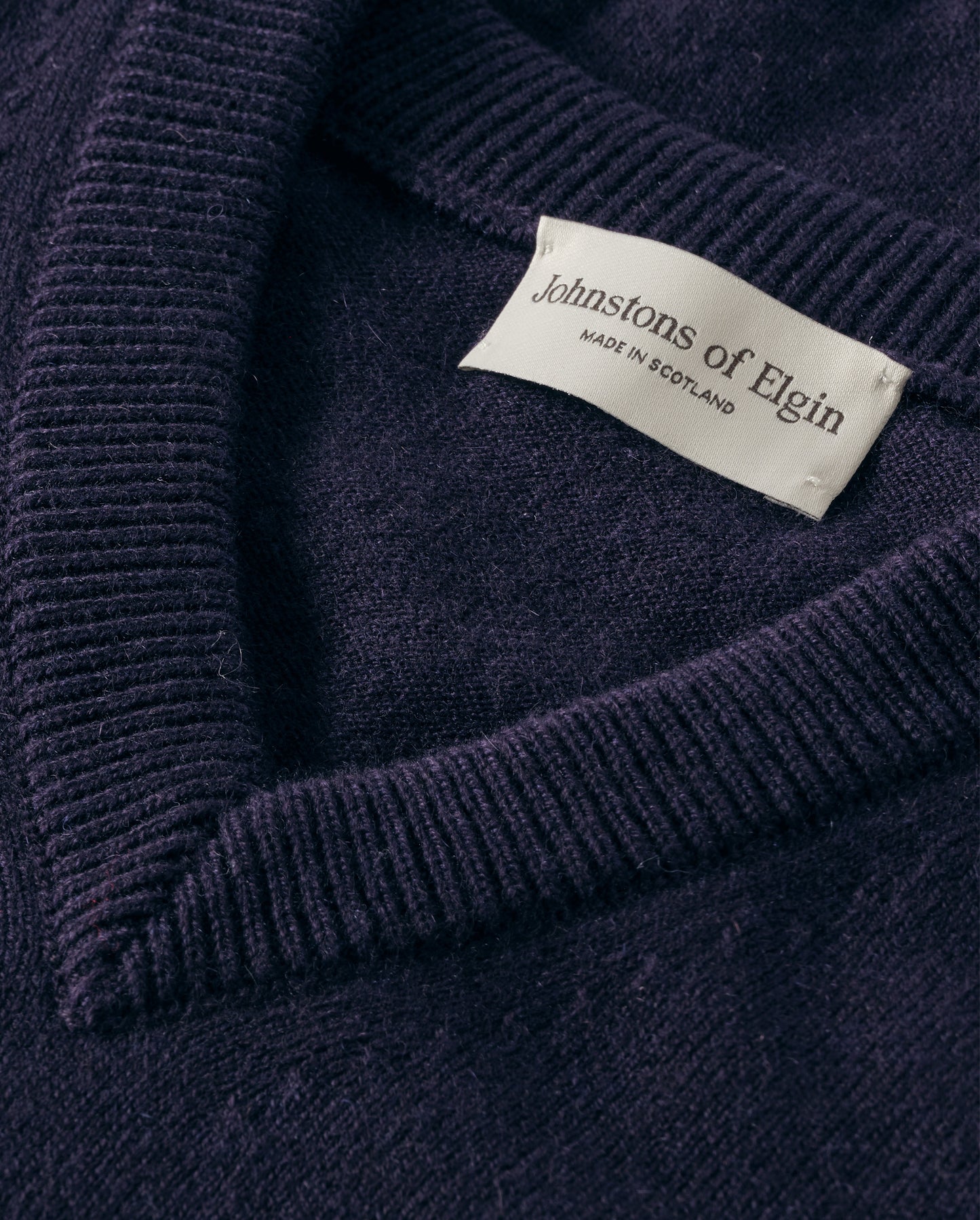 Johnstons of Elgin Men's Knitwear Dark Navy Classic Cashmere Navy V Neck KAP05594SD7666