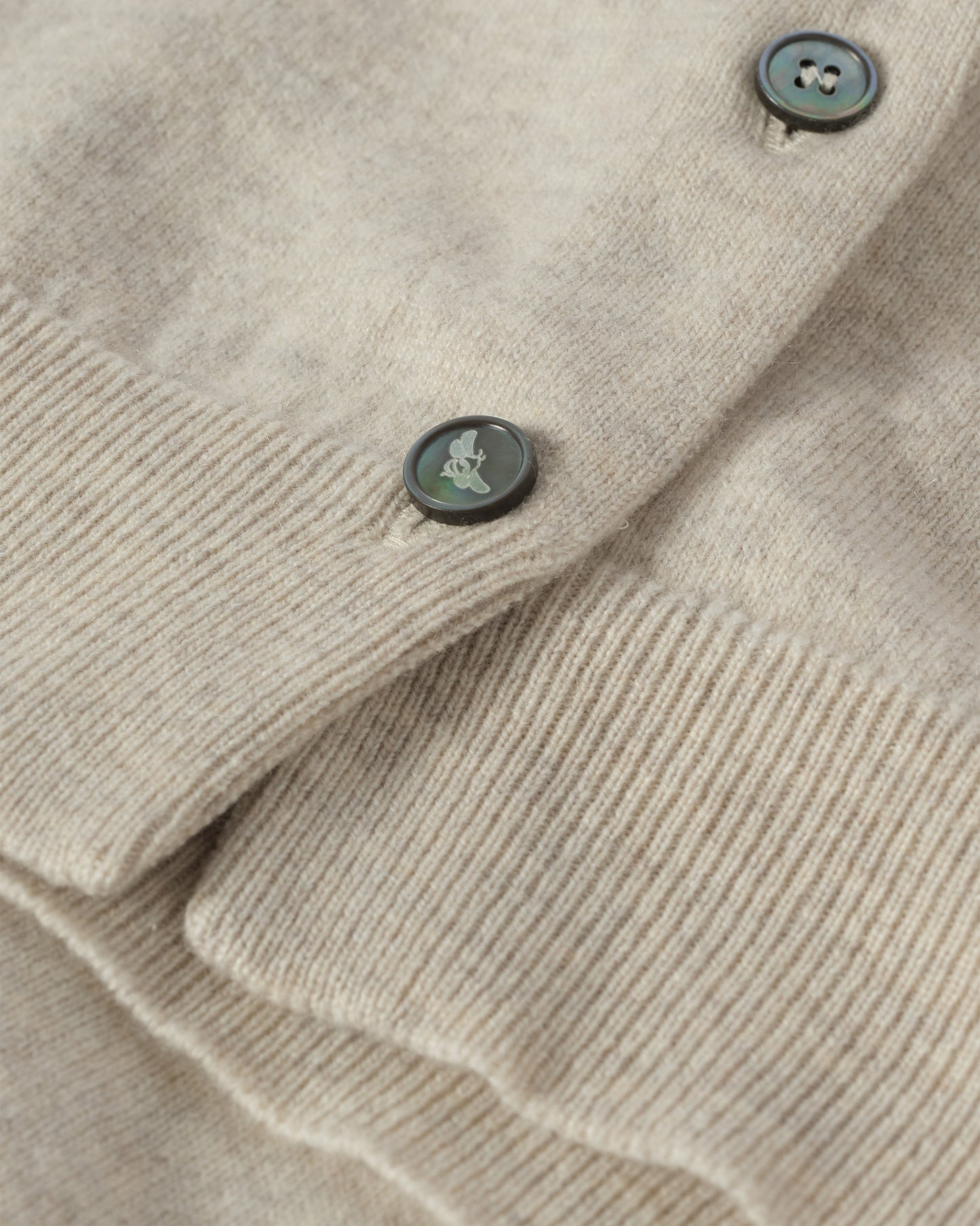 JOHNSTONS OF ELGIN WOMENS IRIS CLASSIC CREW CARDIGAN NATURAL 100% CASHMERE KAP05704HA0402