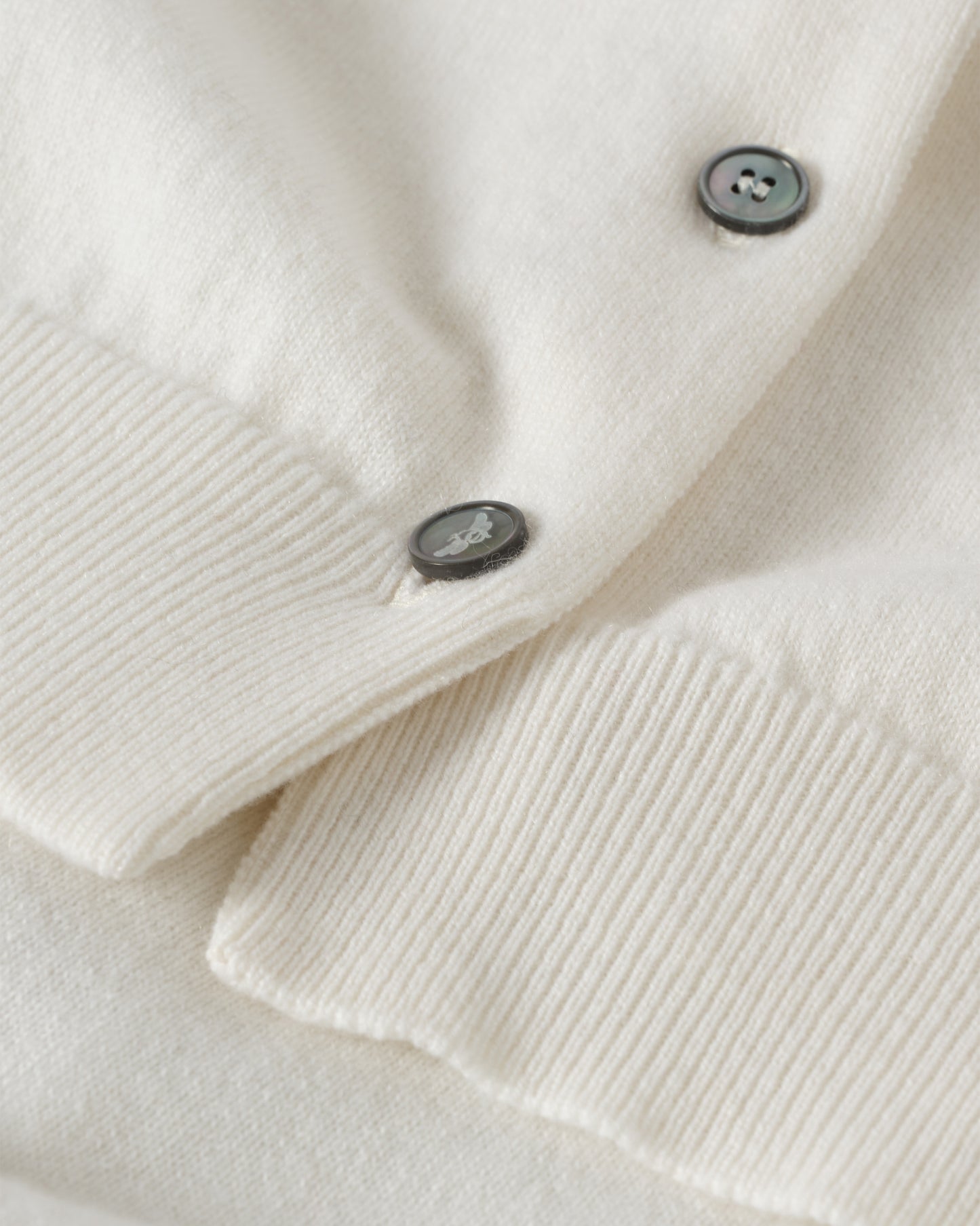 JOHNSTONS OF ELGIN WOMENS IRIS CLASSIC CREW CARDIGAN WHITE 100% CASHMERE KAP05704SA0606