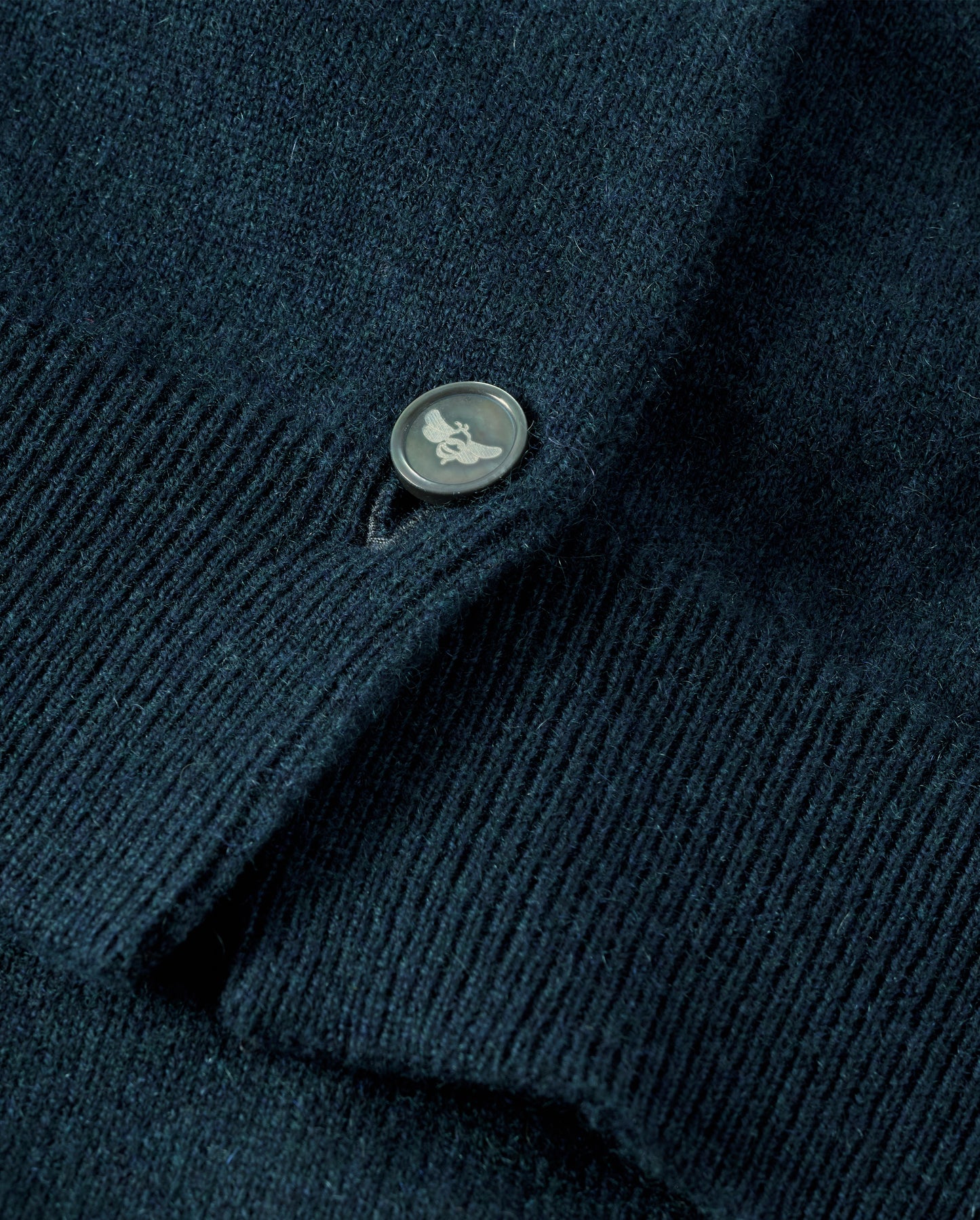 JOHNSTONS OF ELGIN WOMENS IRIS CLASSIC CREW CARDIGAN GREEN 100% CASHMERE KAP05704SC7341