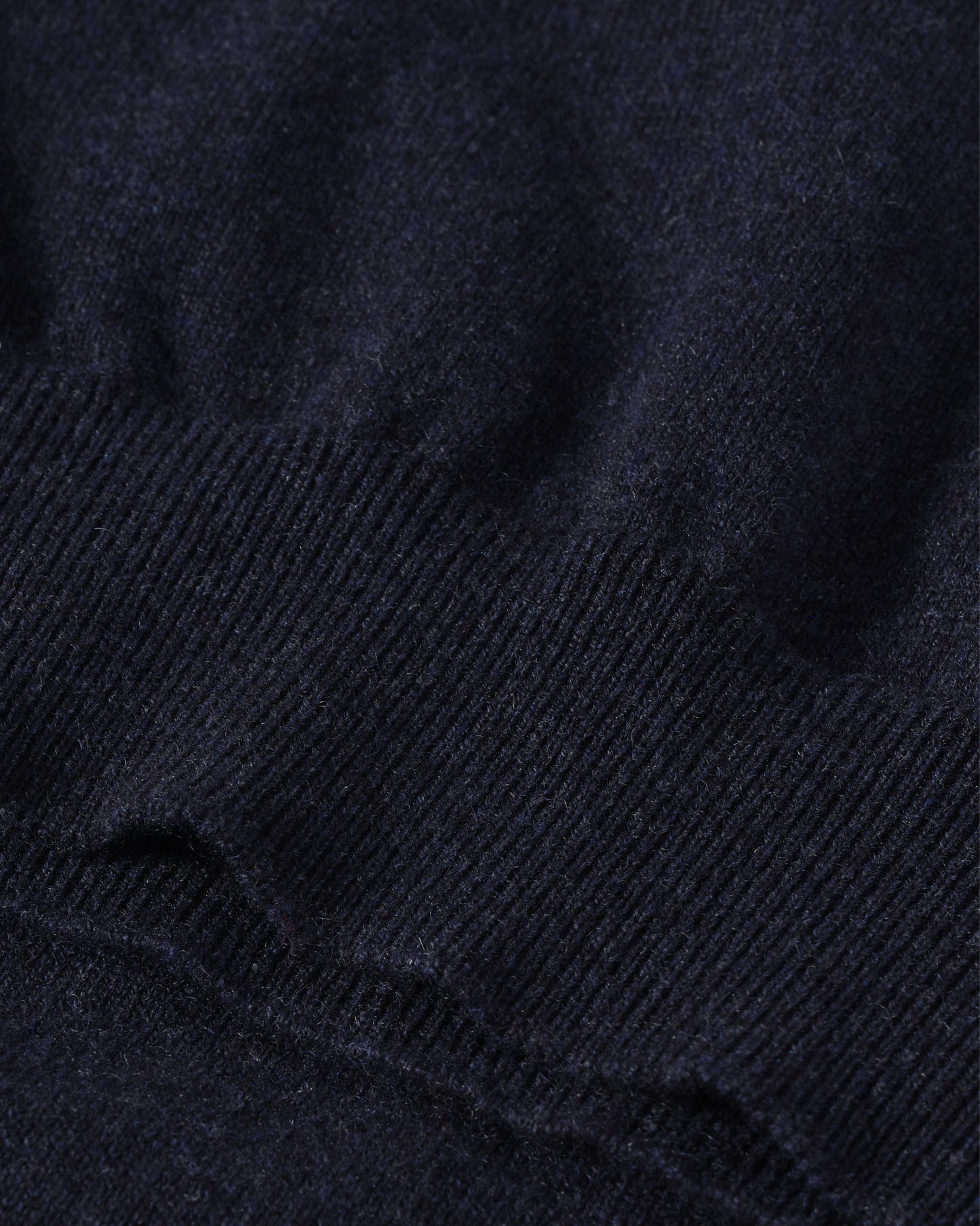 JOHNSTONS OF ELGIN WOMENS IRIS CLASSIC SLEEVELESS CREW NAVY 100% CASHMERE KAP05705HD7350