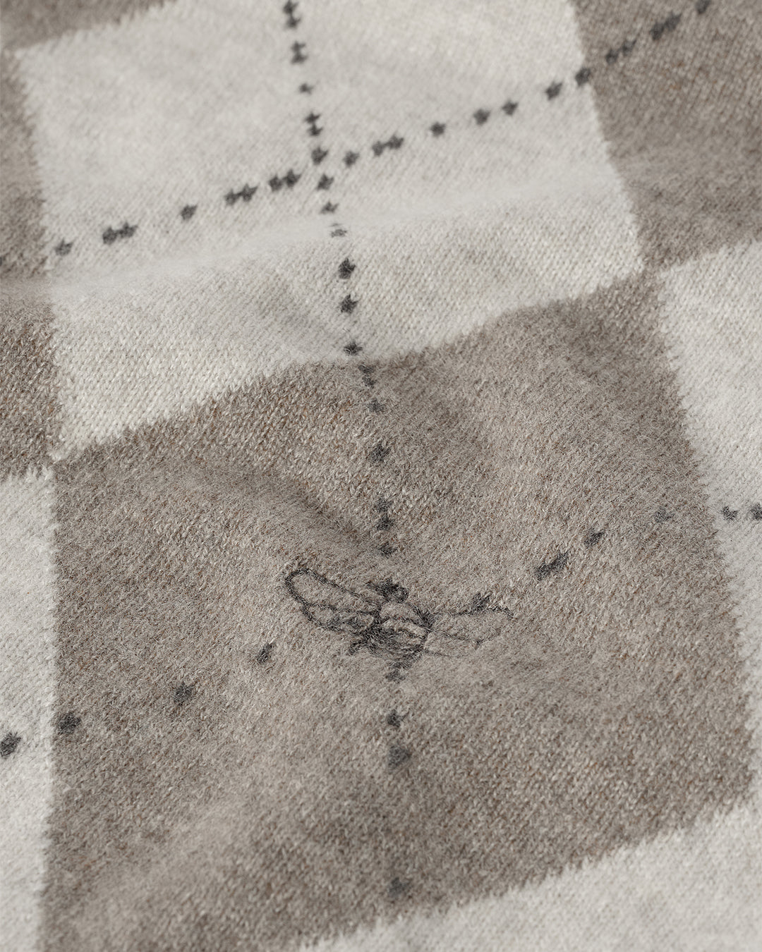 JOHNSTONS OF ELGIN WOMENS CLAN SLOUCH CREW NATURAL 100% CASHMERE KAP05732JU1608