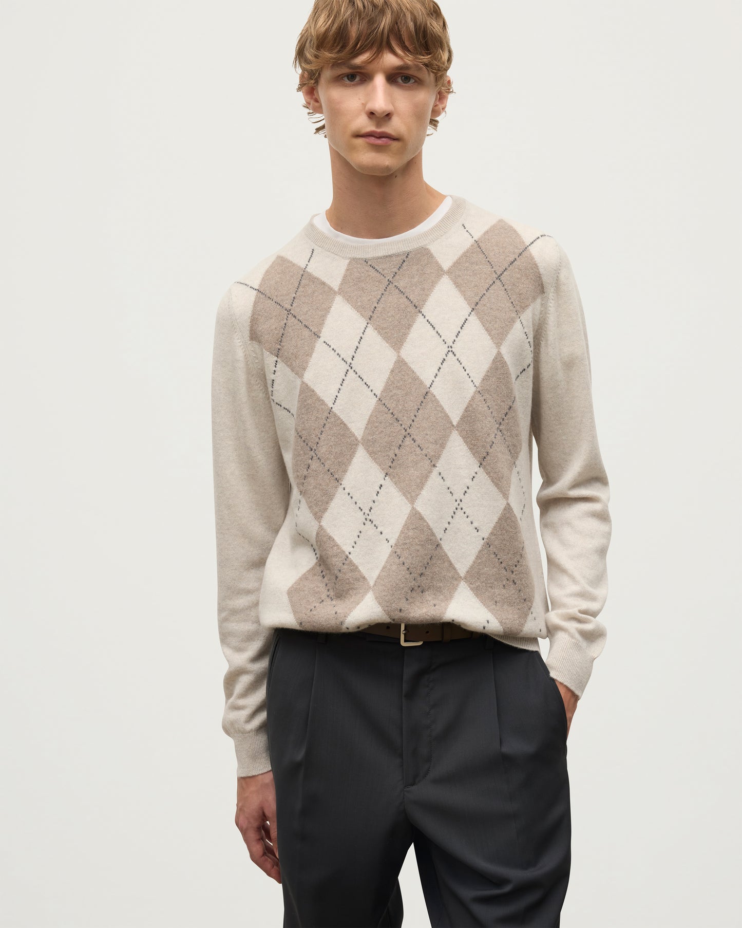 MODEL WEARS JOHNSTONS OF ELGIN MENS ARGYLL CREW SWEATER NATURAL 100% CASHMERE KAP05747JU1602