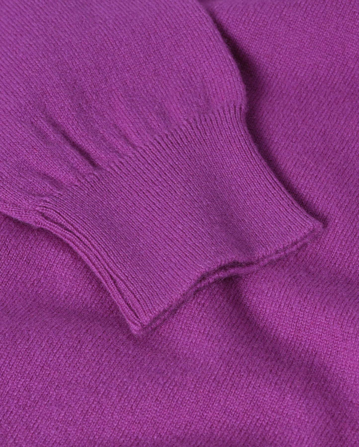 JOHNSTONS OF ELGIN REUBEN CREW CASHMERE CREW NECK SWEATER - 2 PLY PURPLE 100% CASHMERE KAP06051SD5371