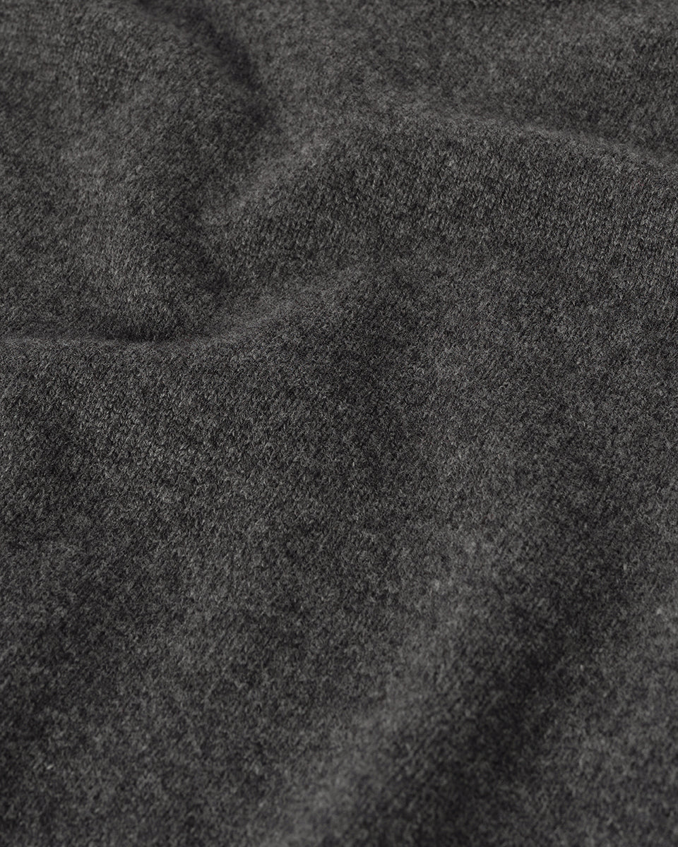 Johnstons of Elgin AW25 Men's Knitwear Charcoal Superfine Merino Relaxed Grey Jumper KDA00770HA7204