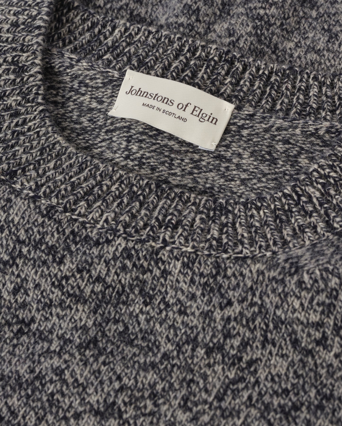 JOHNSTONS OF ELGIN CRAIGIE CREW SWEATER LAMBSWOOL CREW NECK SWEATER BLUE 100% LAMBSWOOL KDA00815HD7365