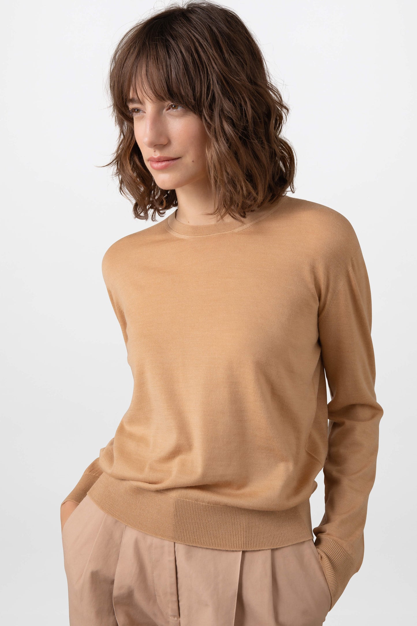 Johnstons of Elgin Womens Knitwear Camel Superfine Merino Round Neck KDI00681SB4517